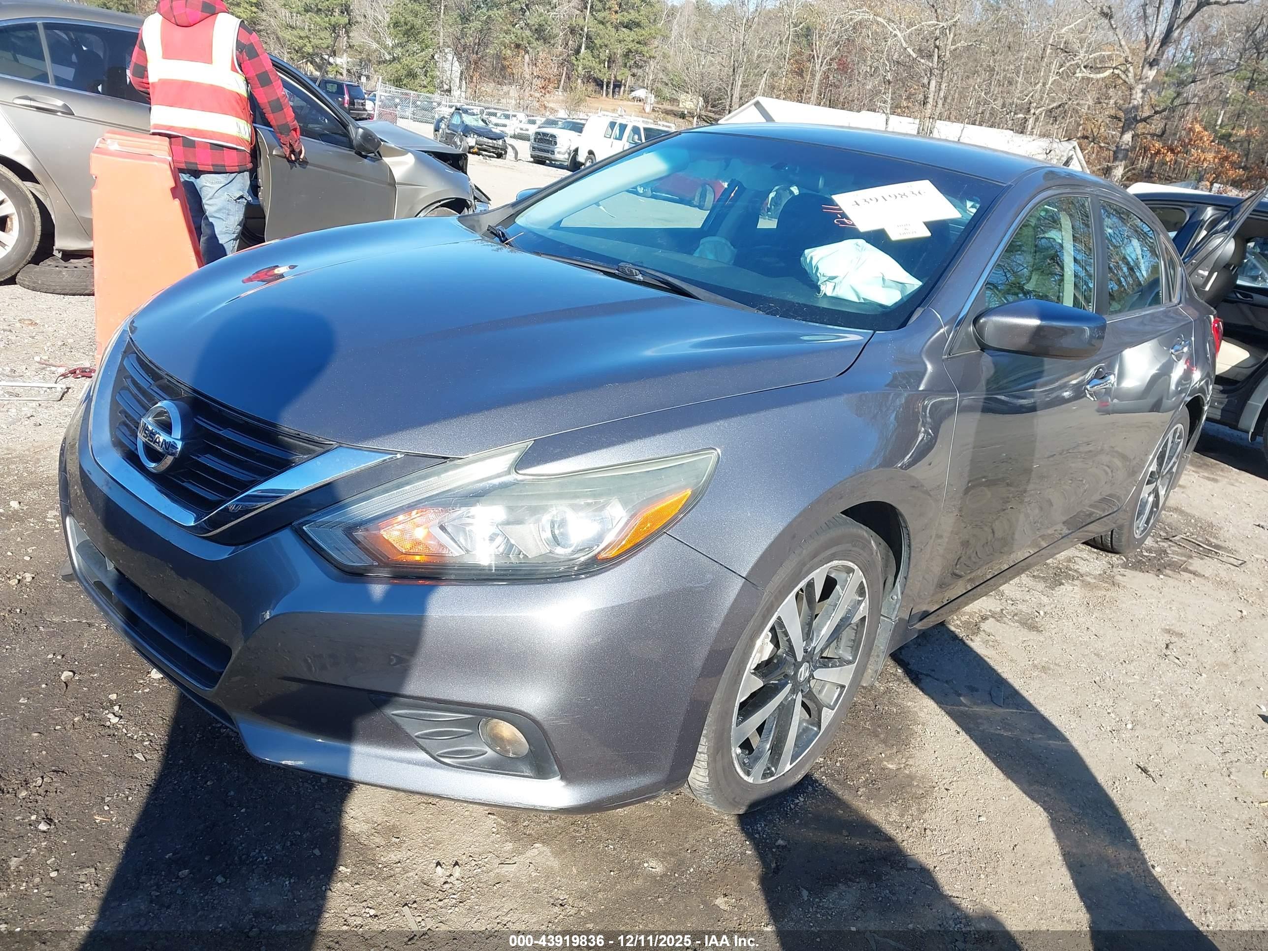 NISSAN ALTIMA image 2