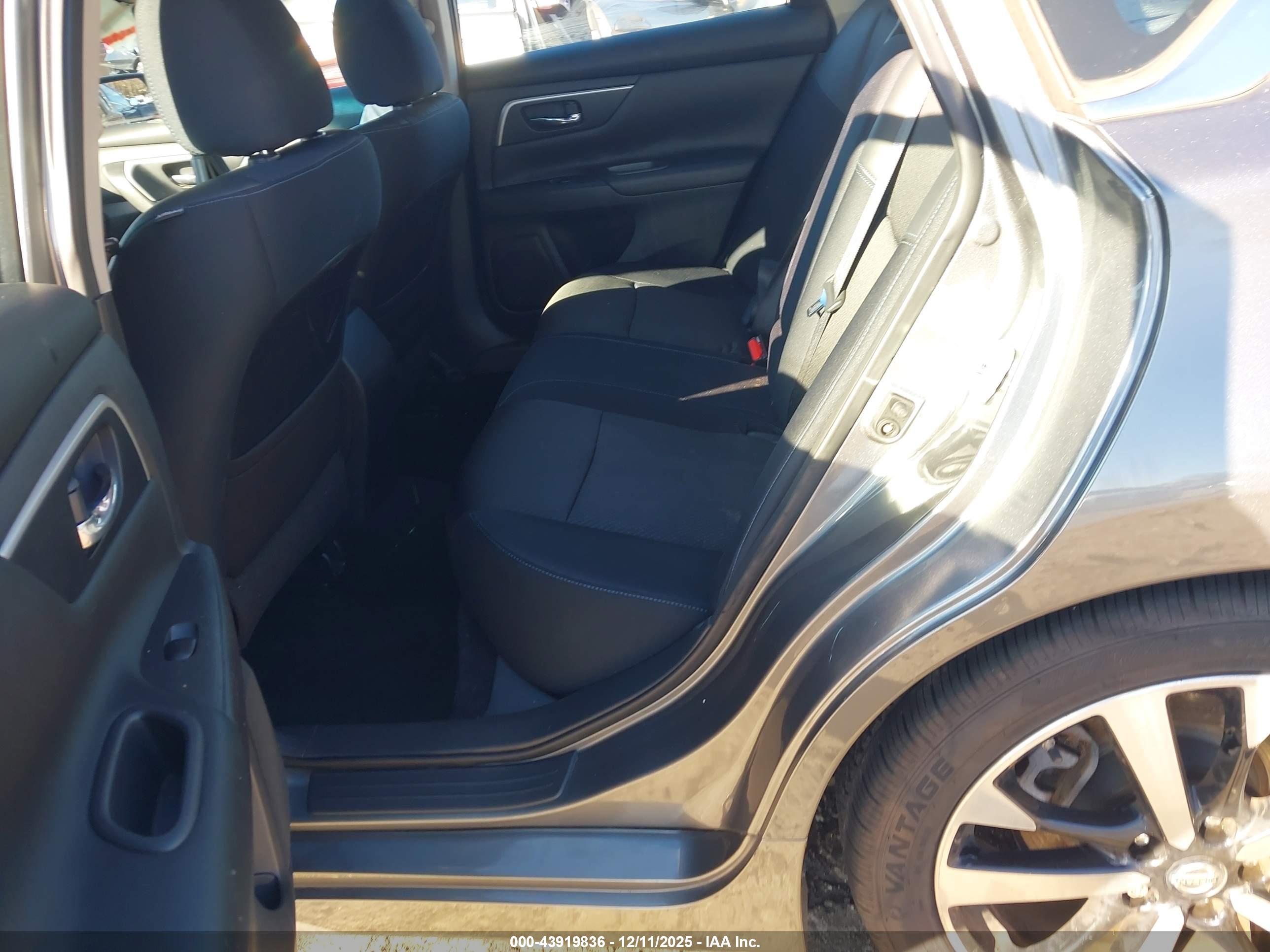 NISSAN ALTIMA image 8