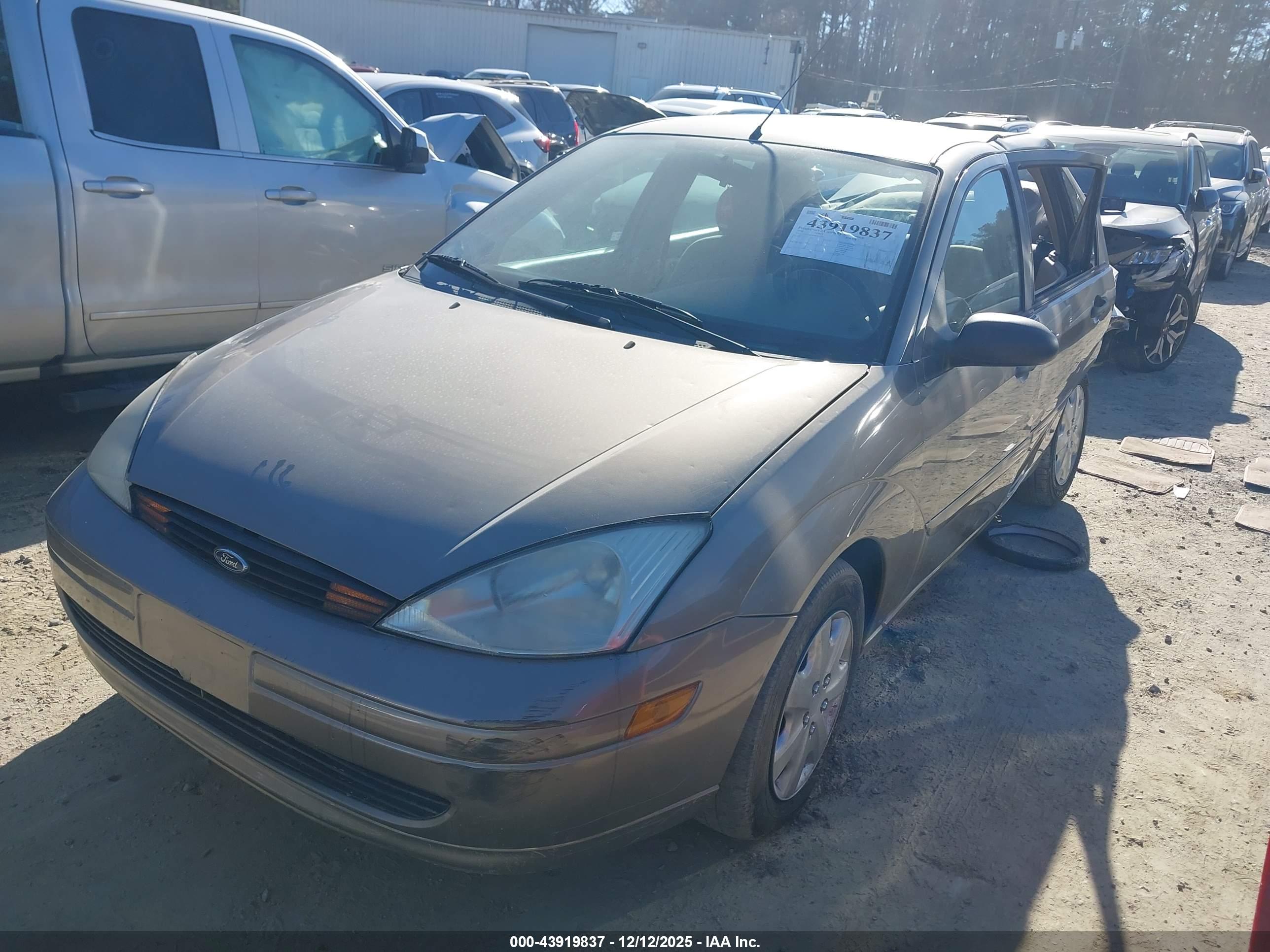 FORD FOCUS image 2