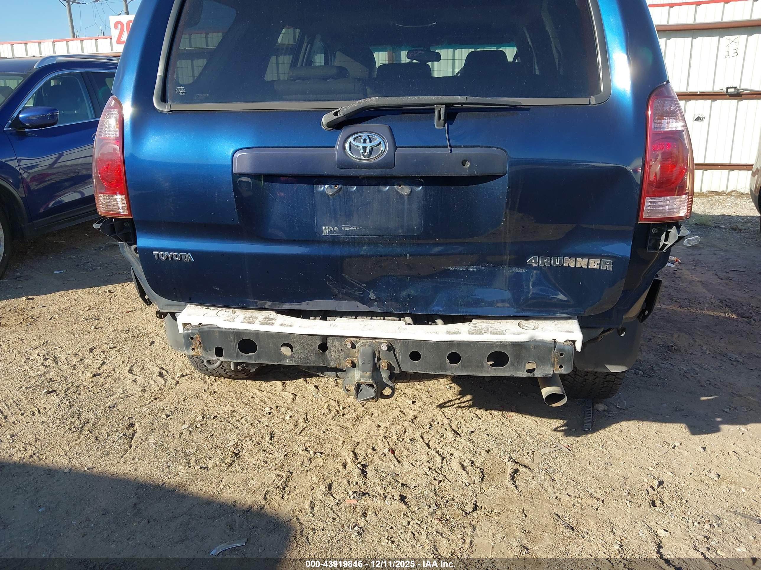 TOYOTA 4RUNNER image 6