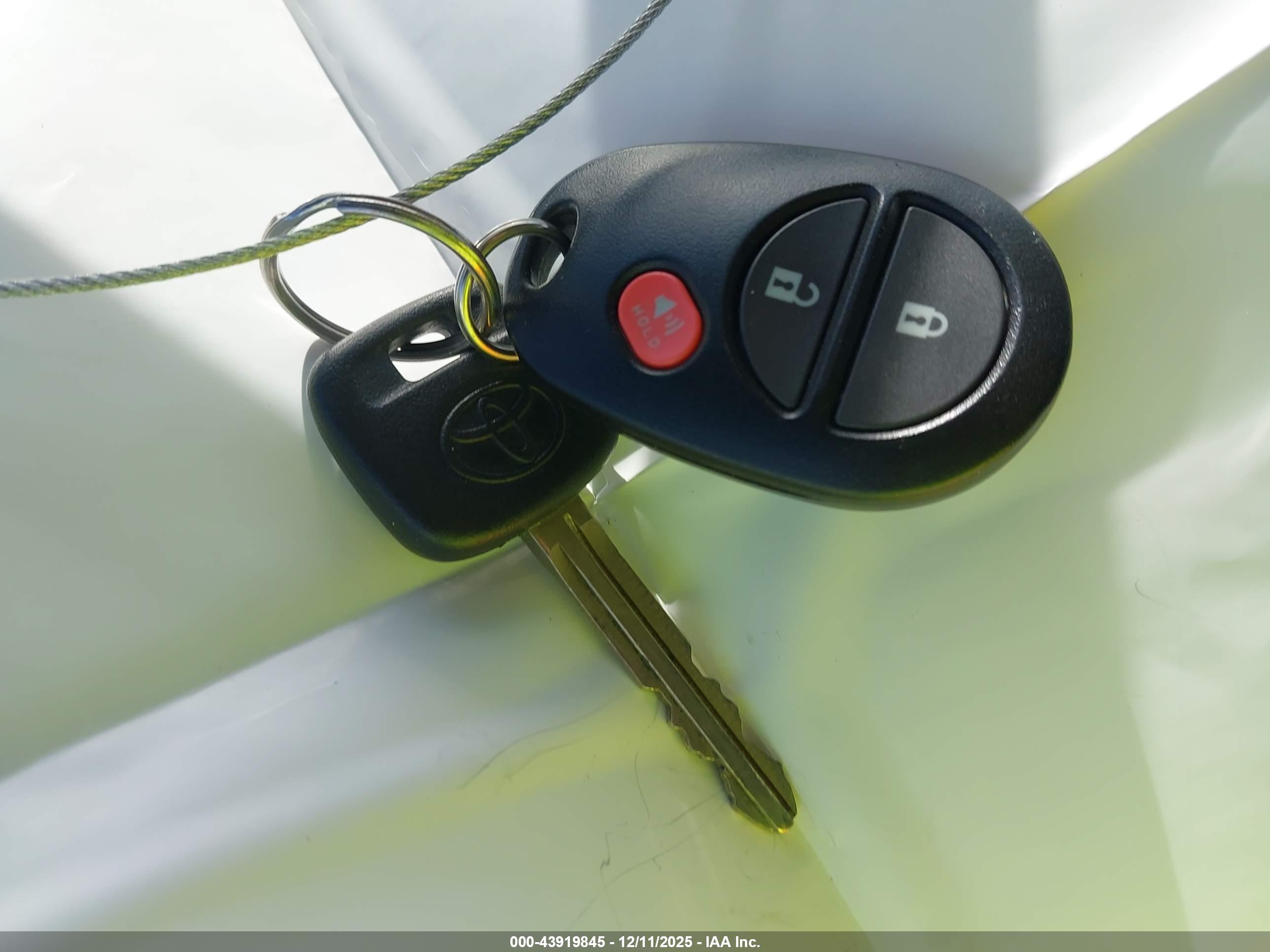 TOYOTA SIENNA image 11