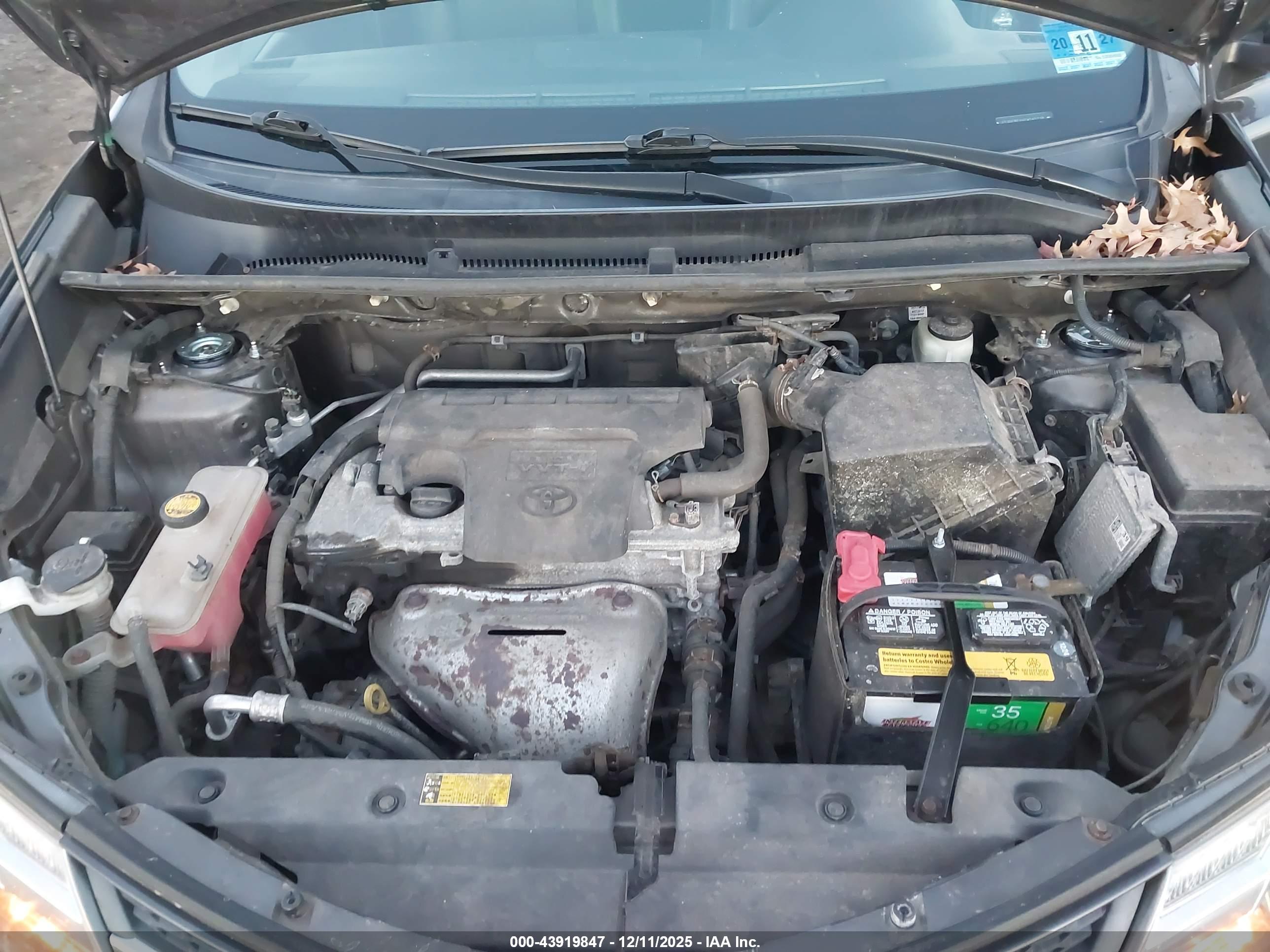 TOYOTA RAV4 image 10