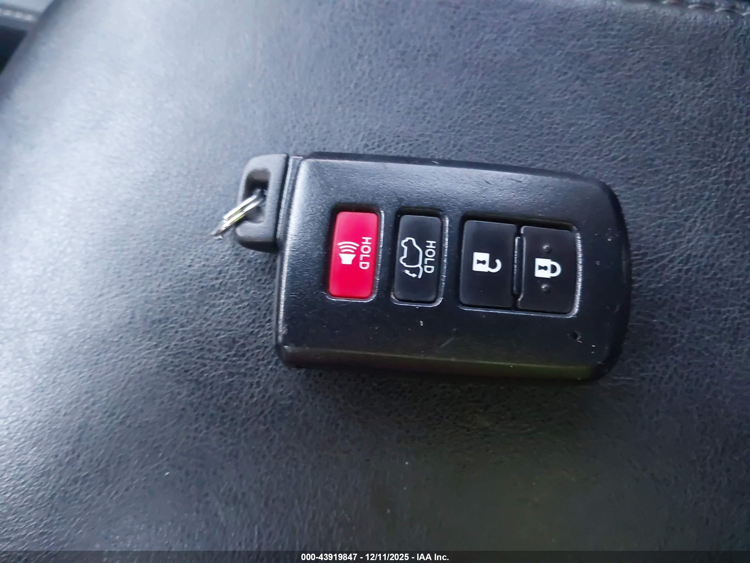 TOYOTA RAV4 image 11
