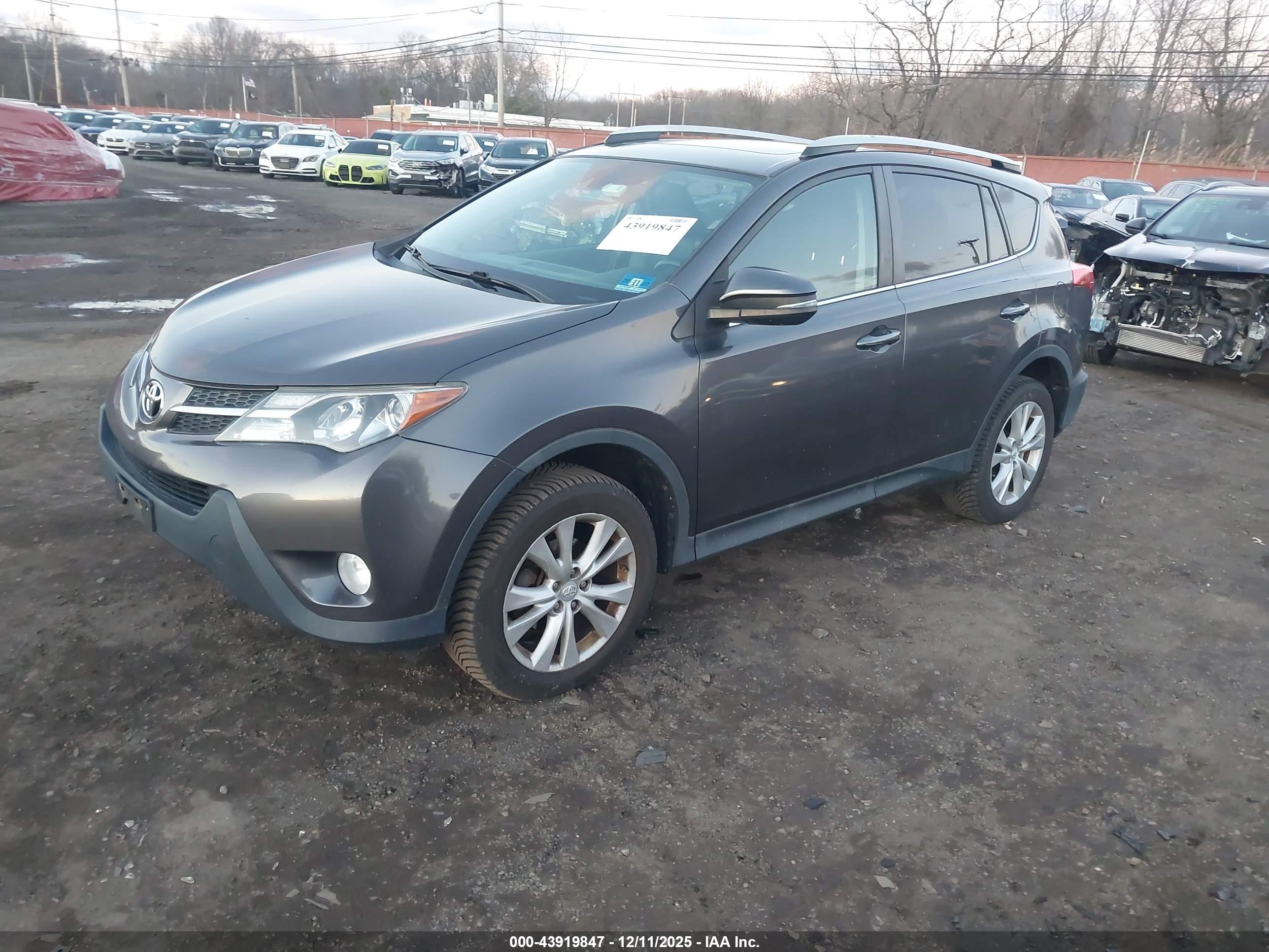 TOYOTA RAV4 image 2