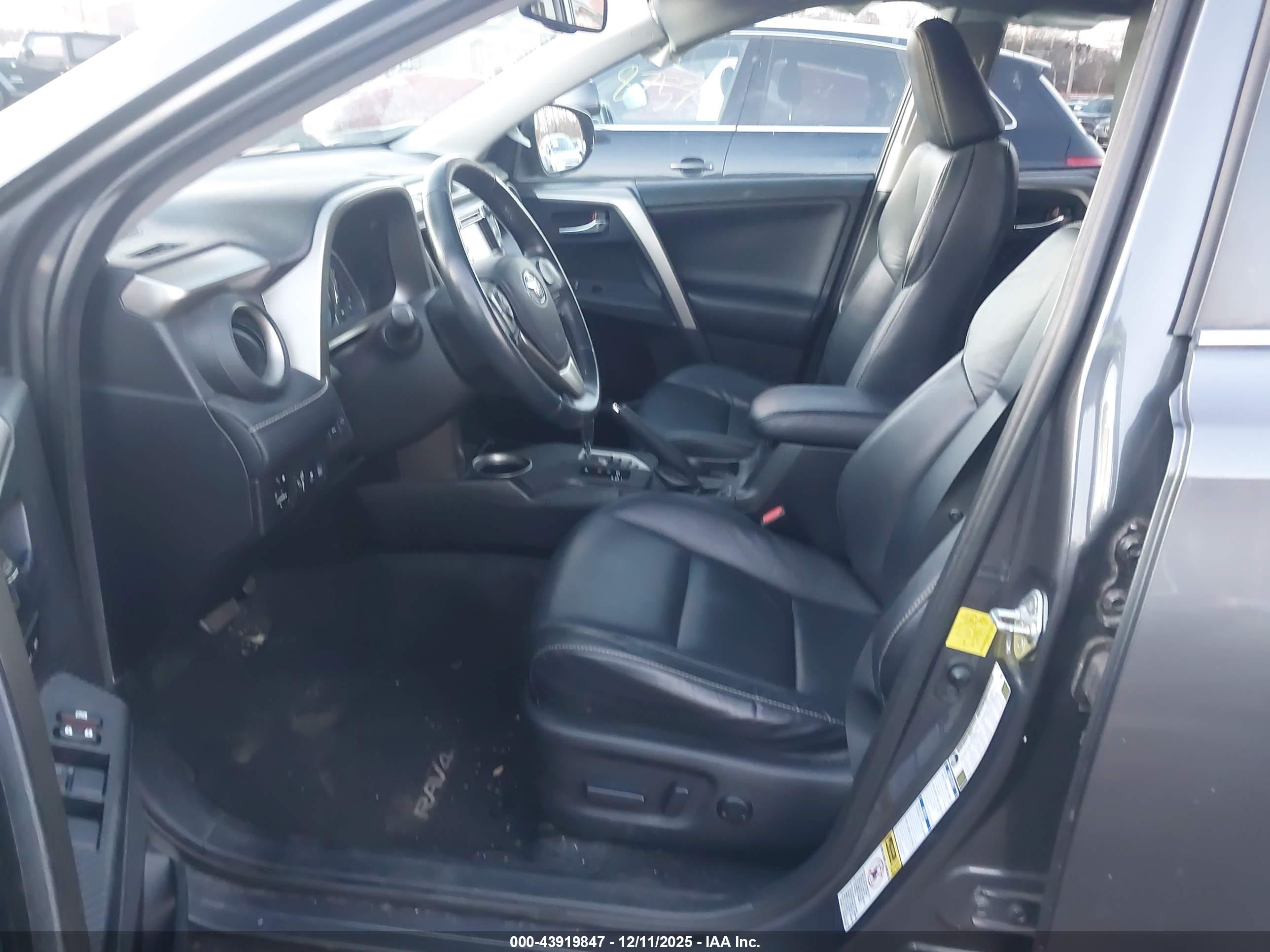 TOYOTA RAV4 image 5