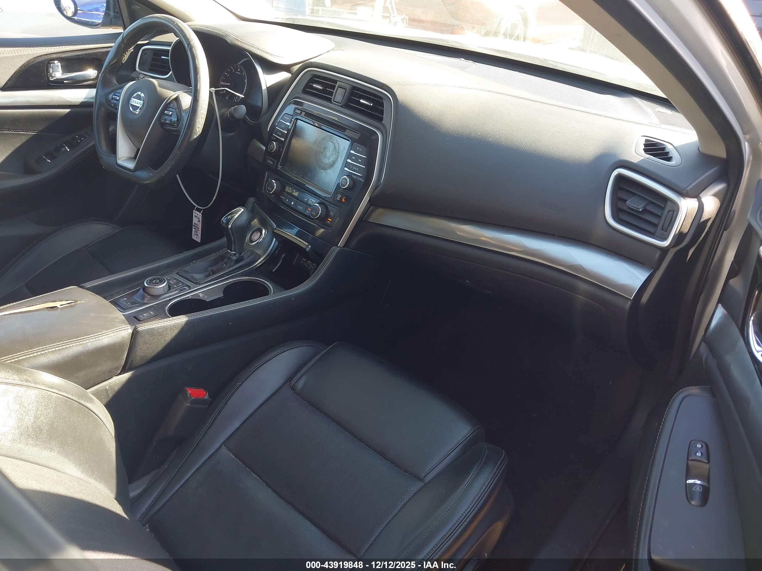 NISSAN MAXIMA image 5