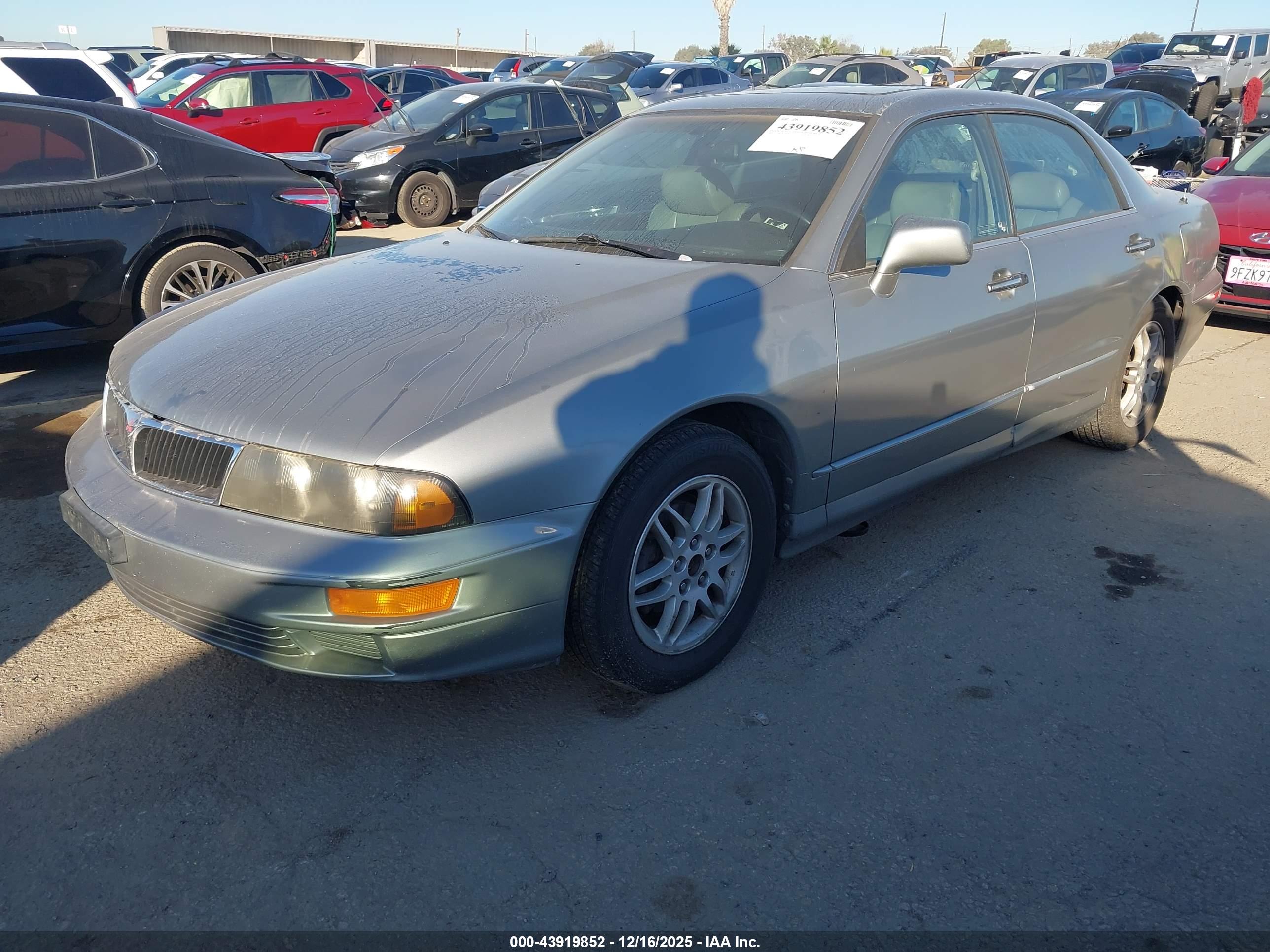 MITSUBISHI DIAMANTE image 2