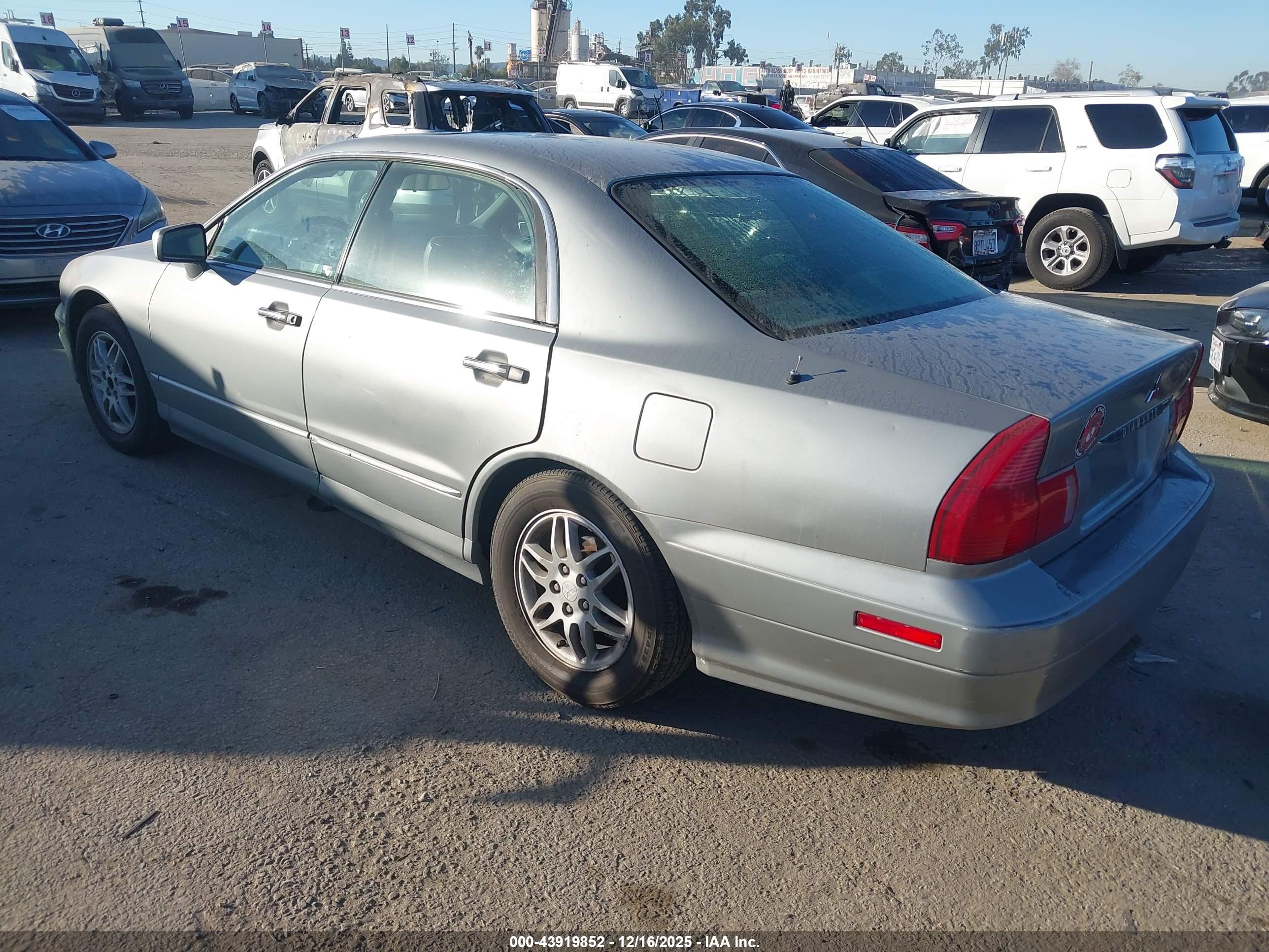 MITSUBISHI DIAMANTE image 3