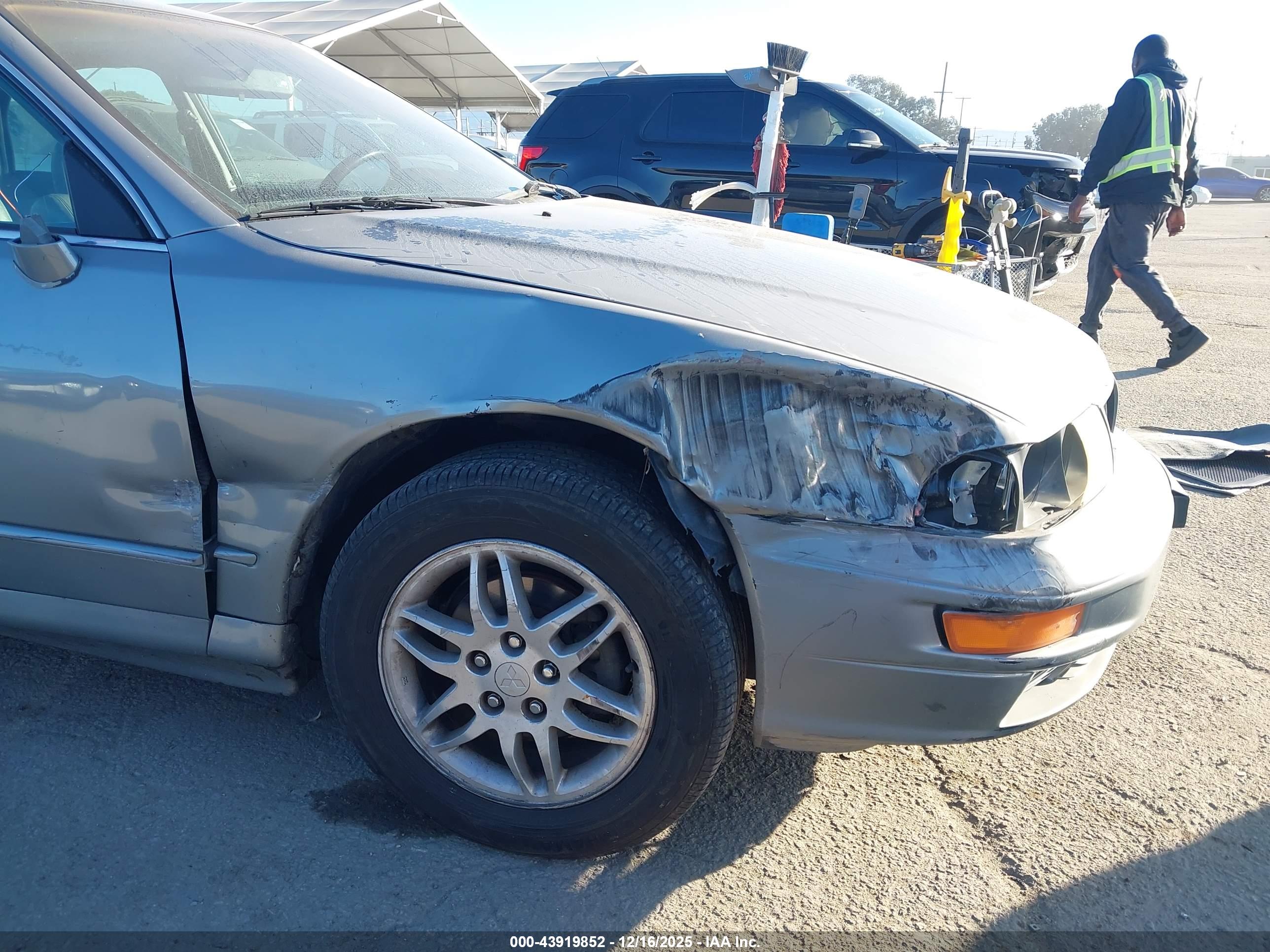MITSUBISHI DIAMANTE image 6