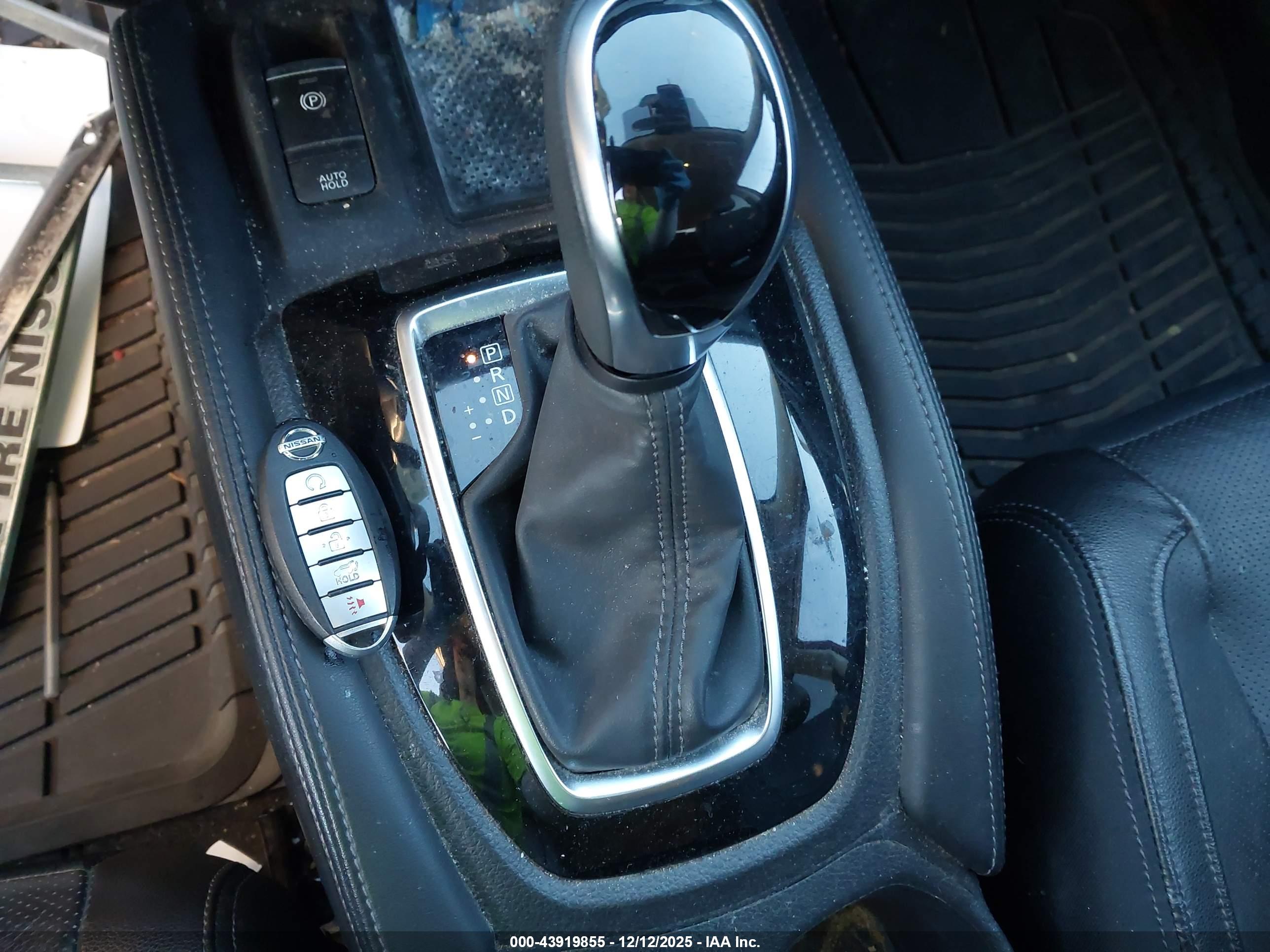 NISSAN ROGUE image 11