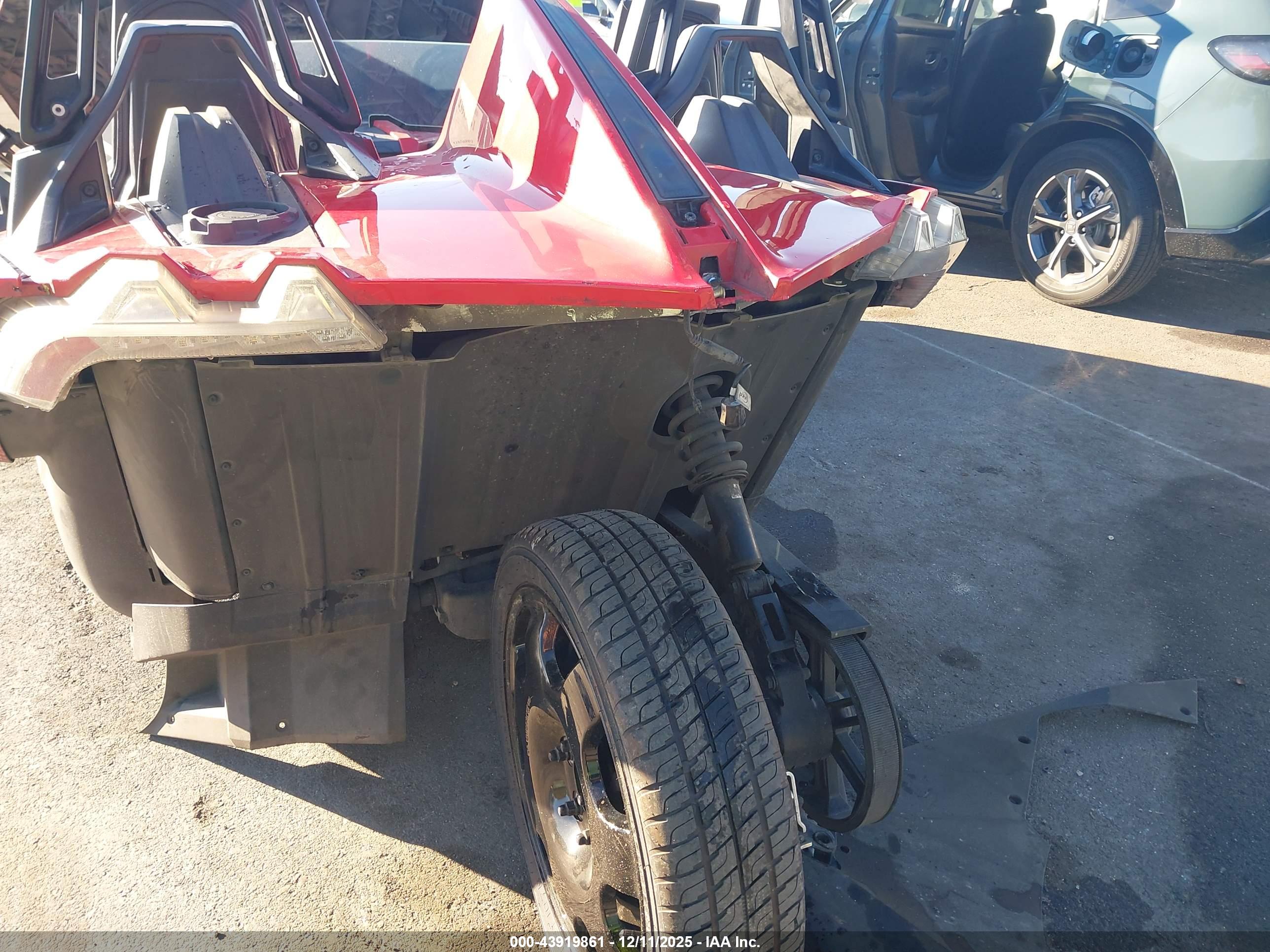 POLARIS SLINGSHOT image 6