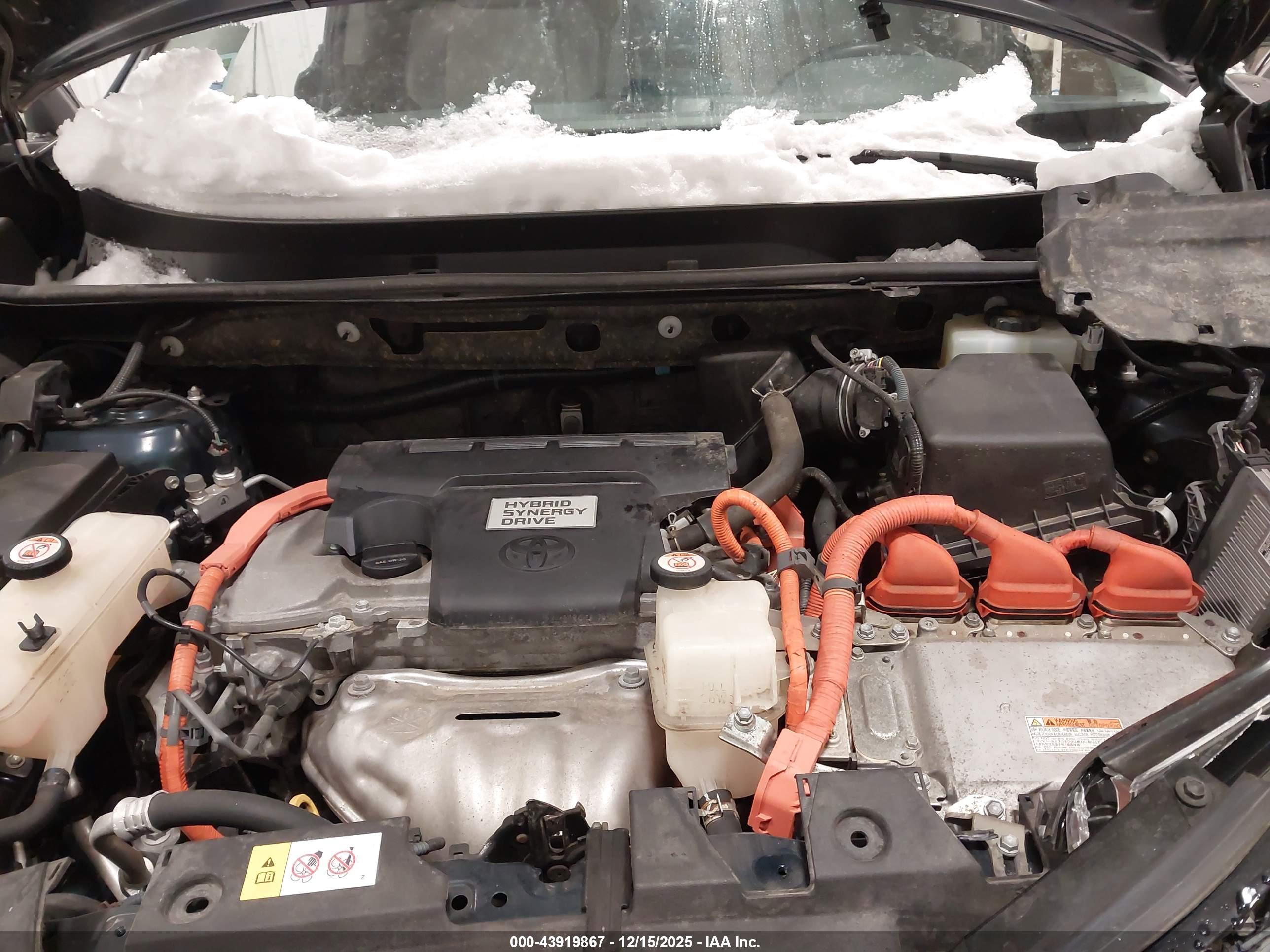 TOYOTA RAV4 image 10