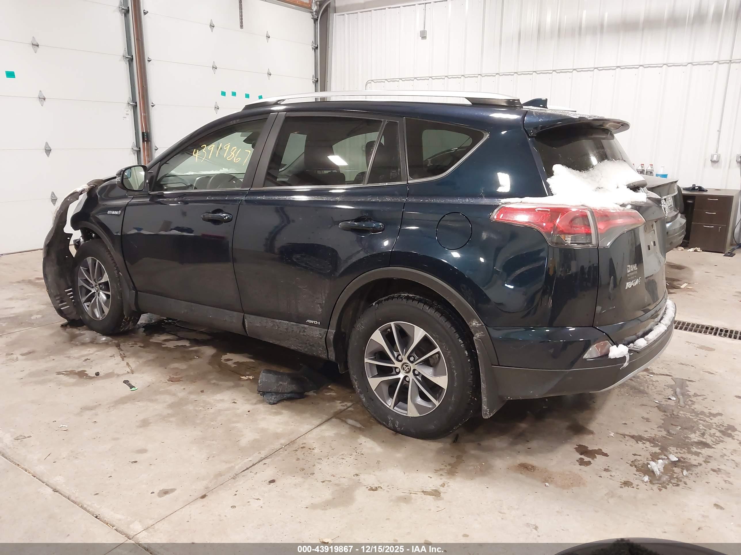 TOYOTA RAV4 image 3