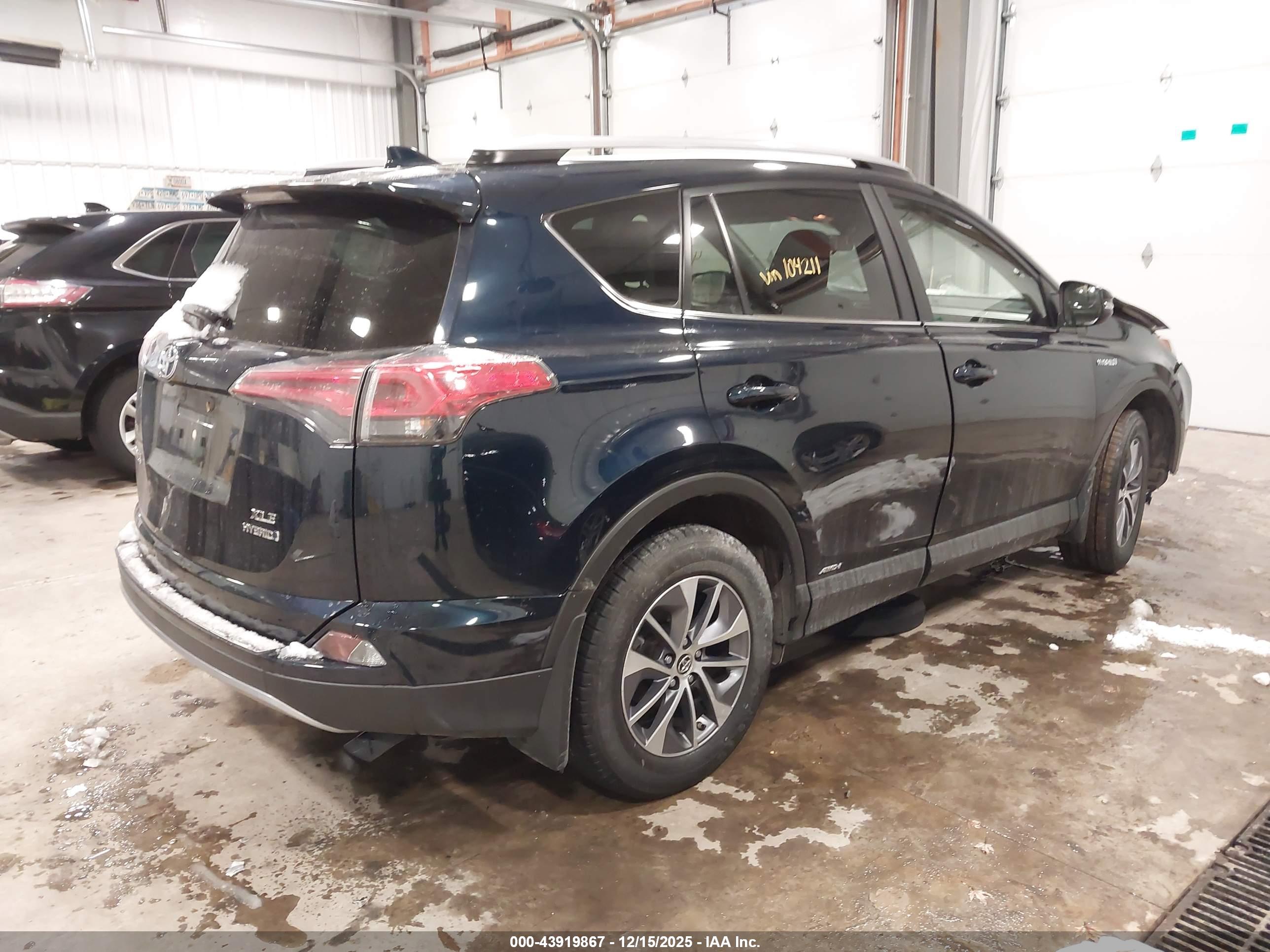 TOYOTA RAV4 image 4