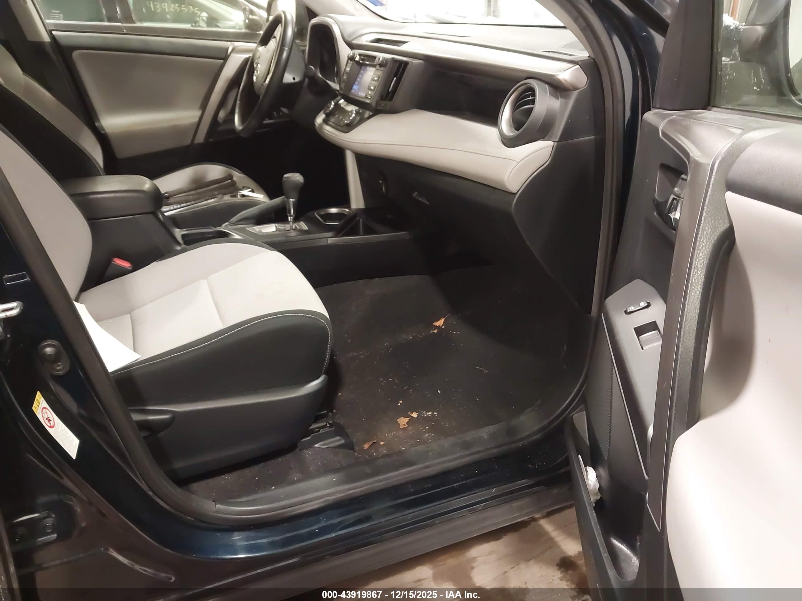 TOYOTA RAV4 image 5