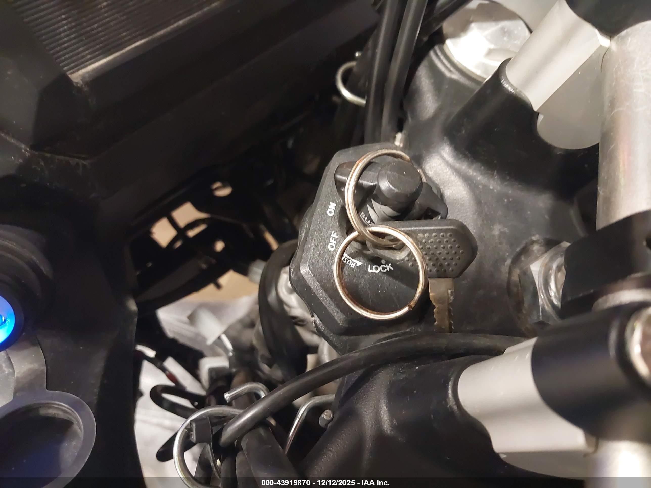 SUZUKI DL650 image 11