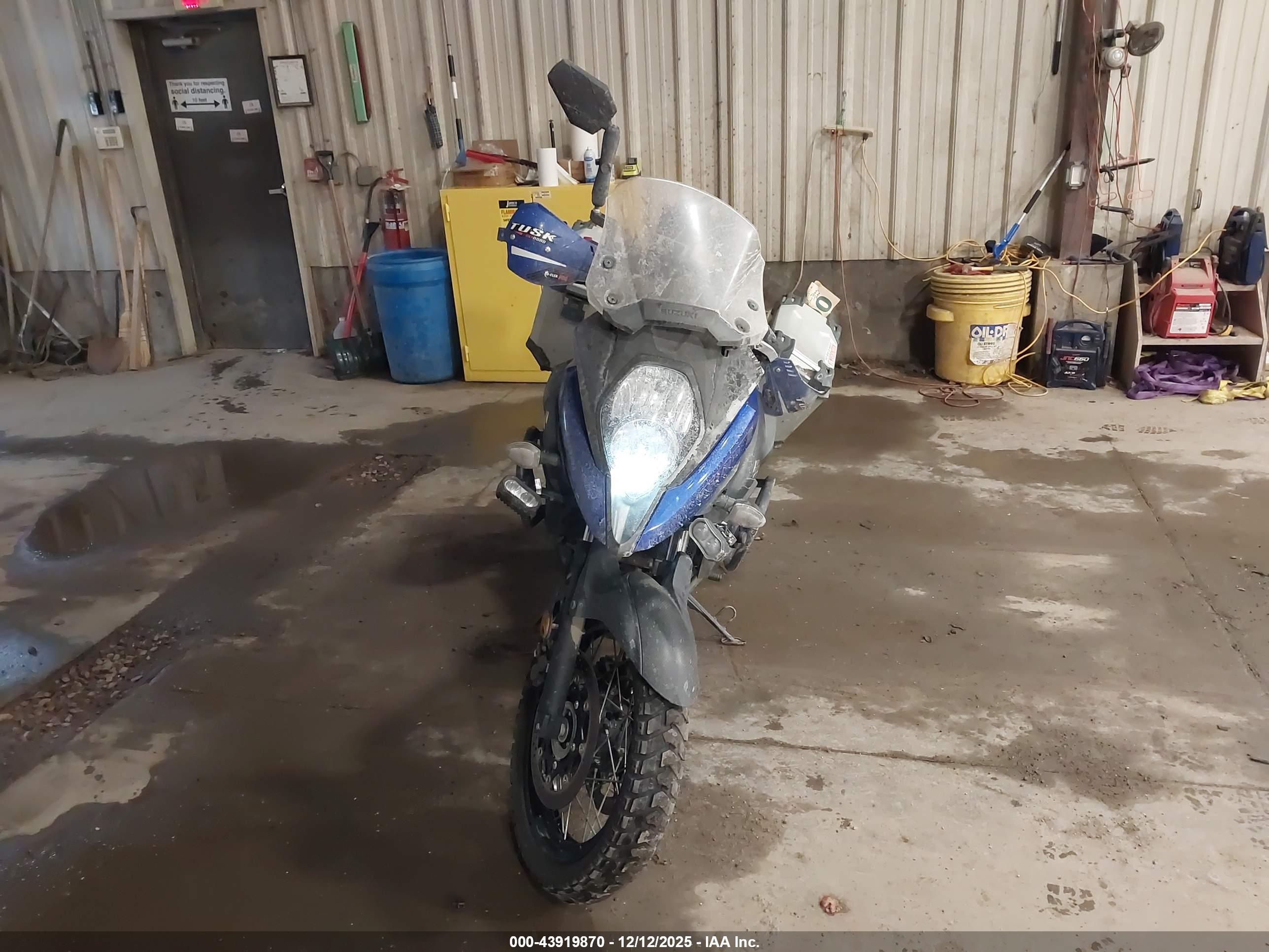 SUZUKI DL650 image 5