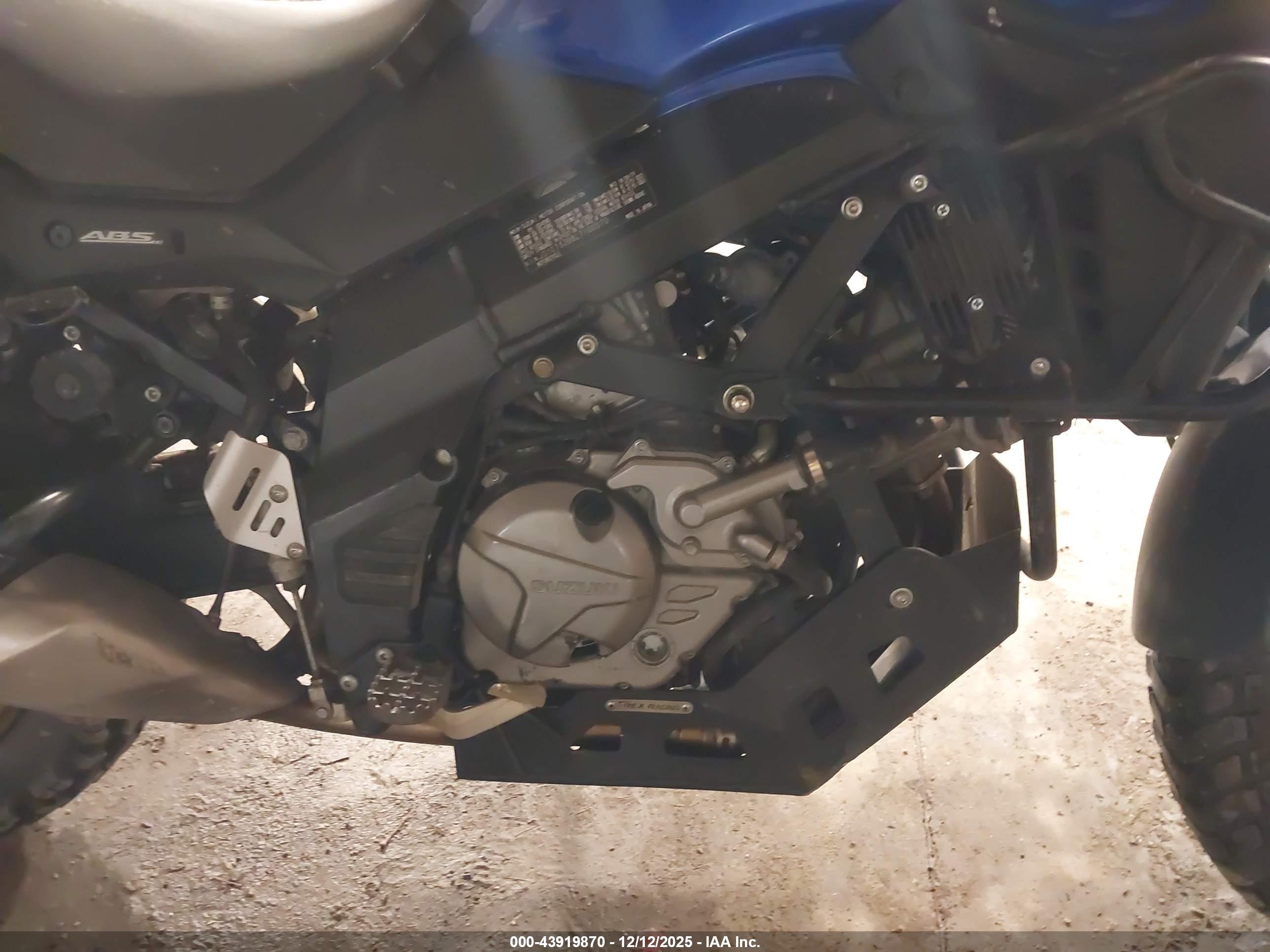 SUZUKI DL650 image 8