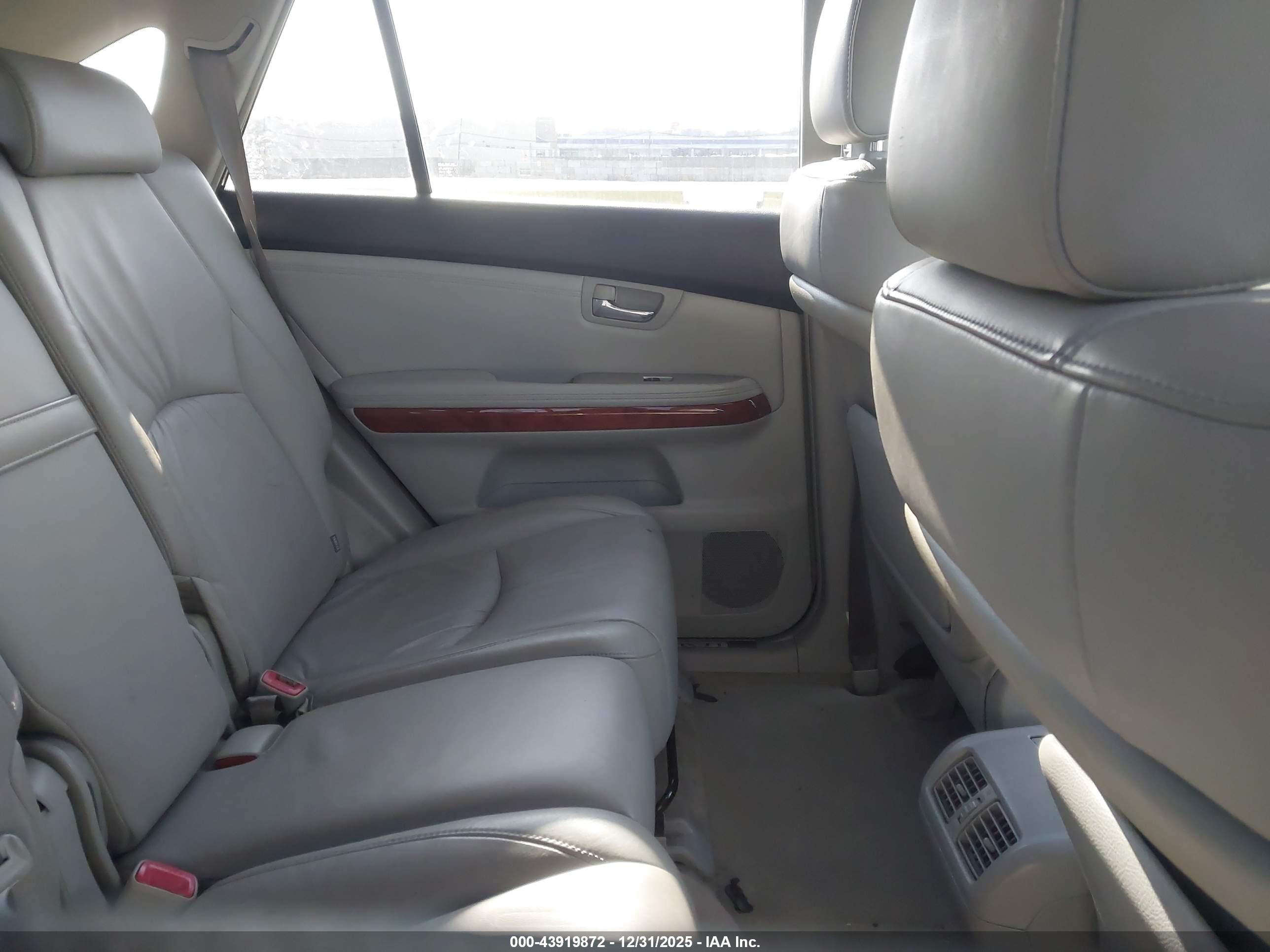 LEXUS RX image 8