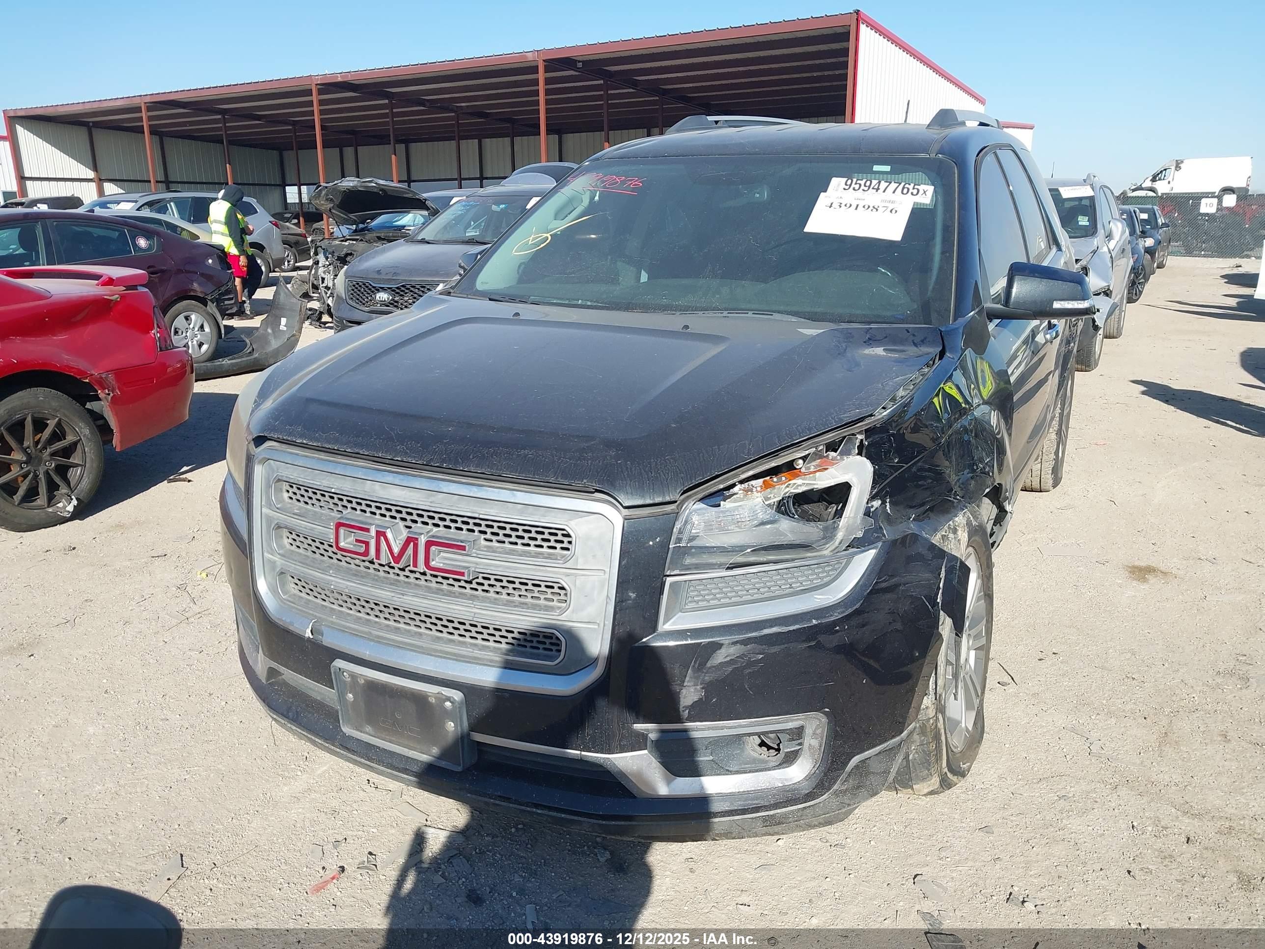 GMC ACADIA image 2