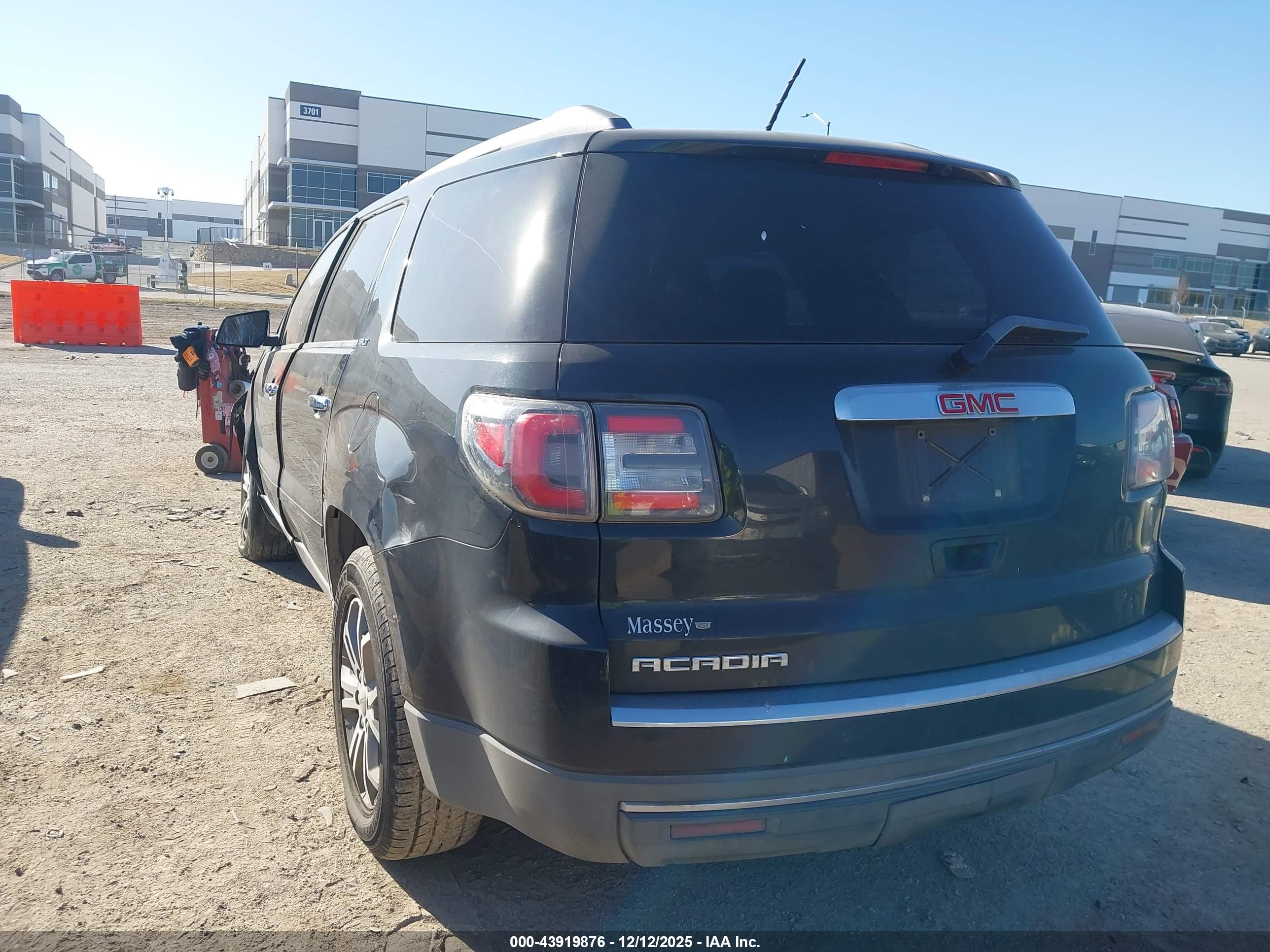 GMC ACADIA image 3