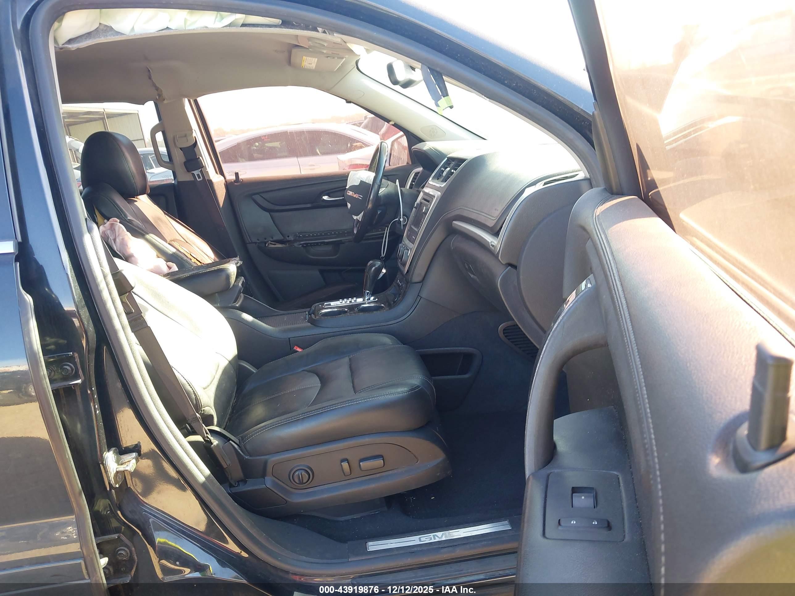 GMC ACADIA image 5