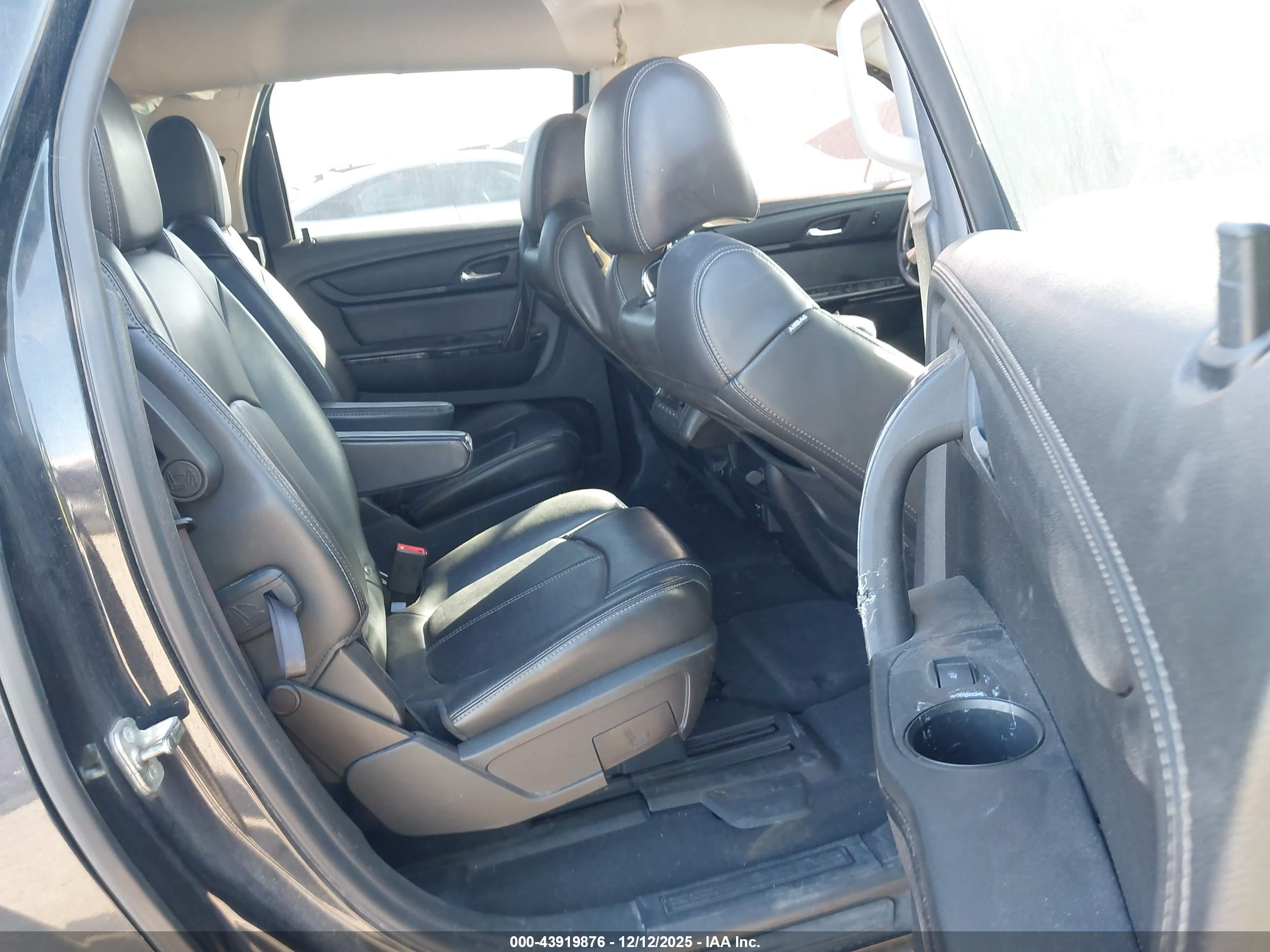 GMC ACADIA image 8