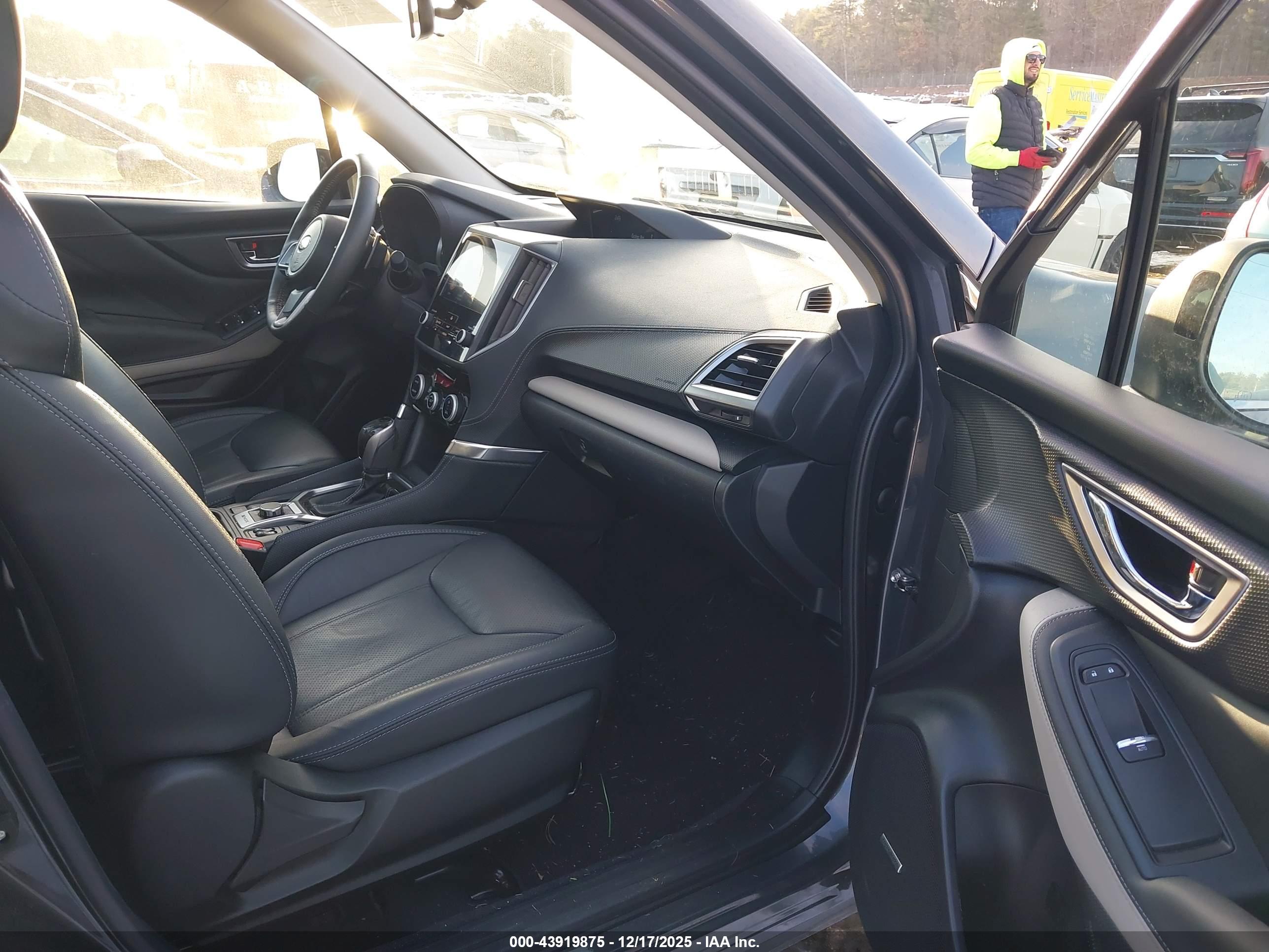 SUBARU FORESTER image 5