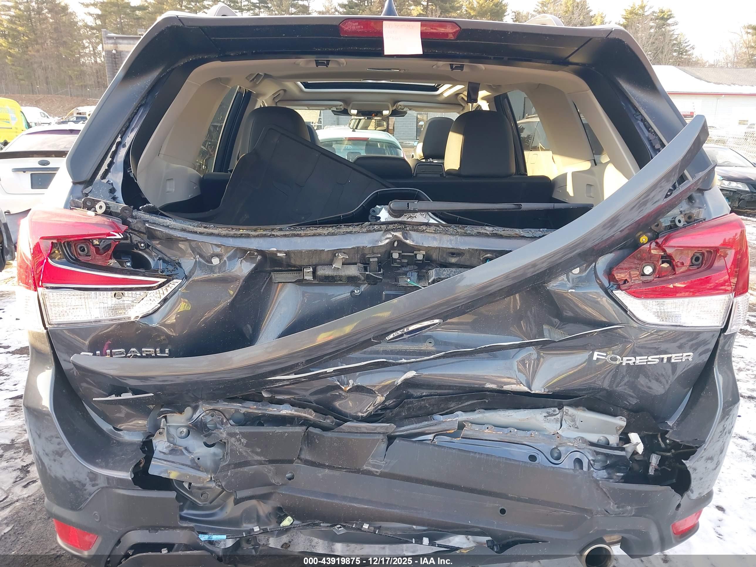 SUBARU FORESTER image 6