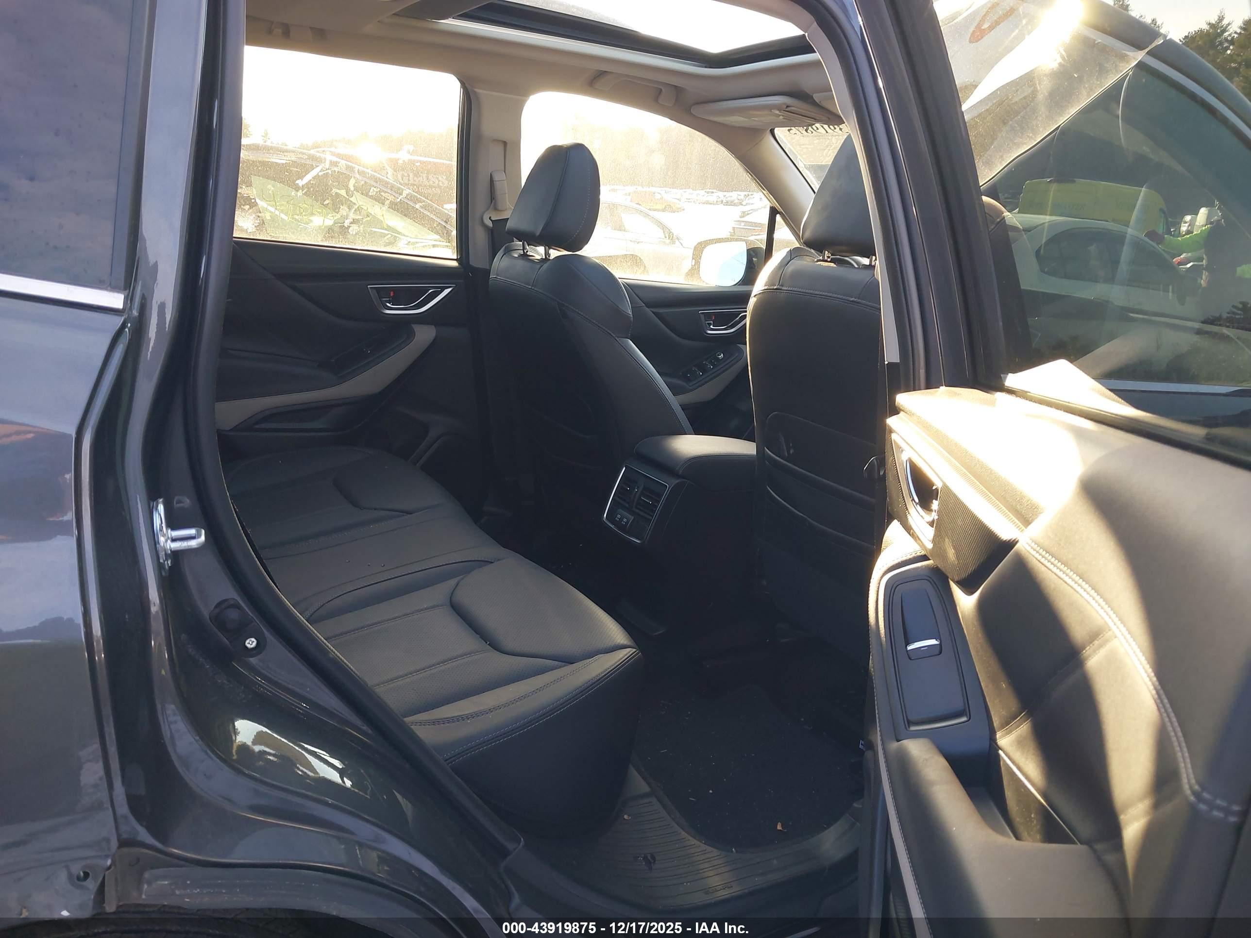 SUBARU FORESTER image 8