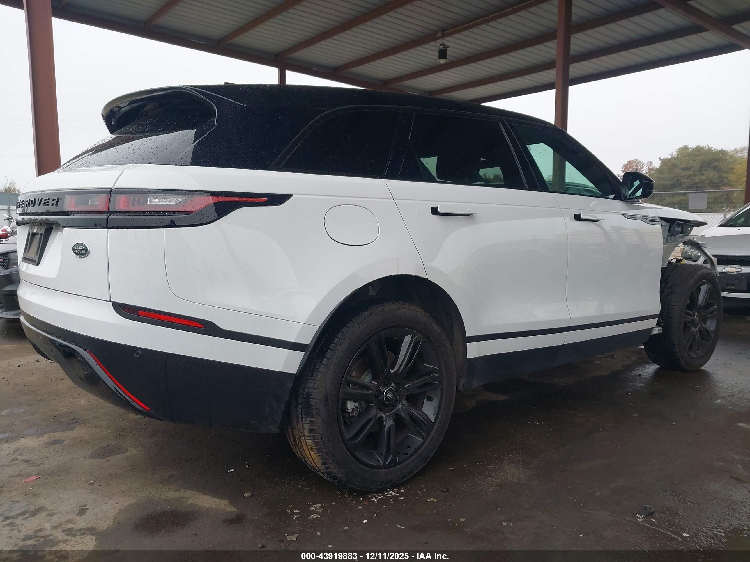 LAND ROVER image 4