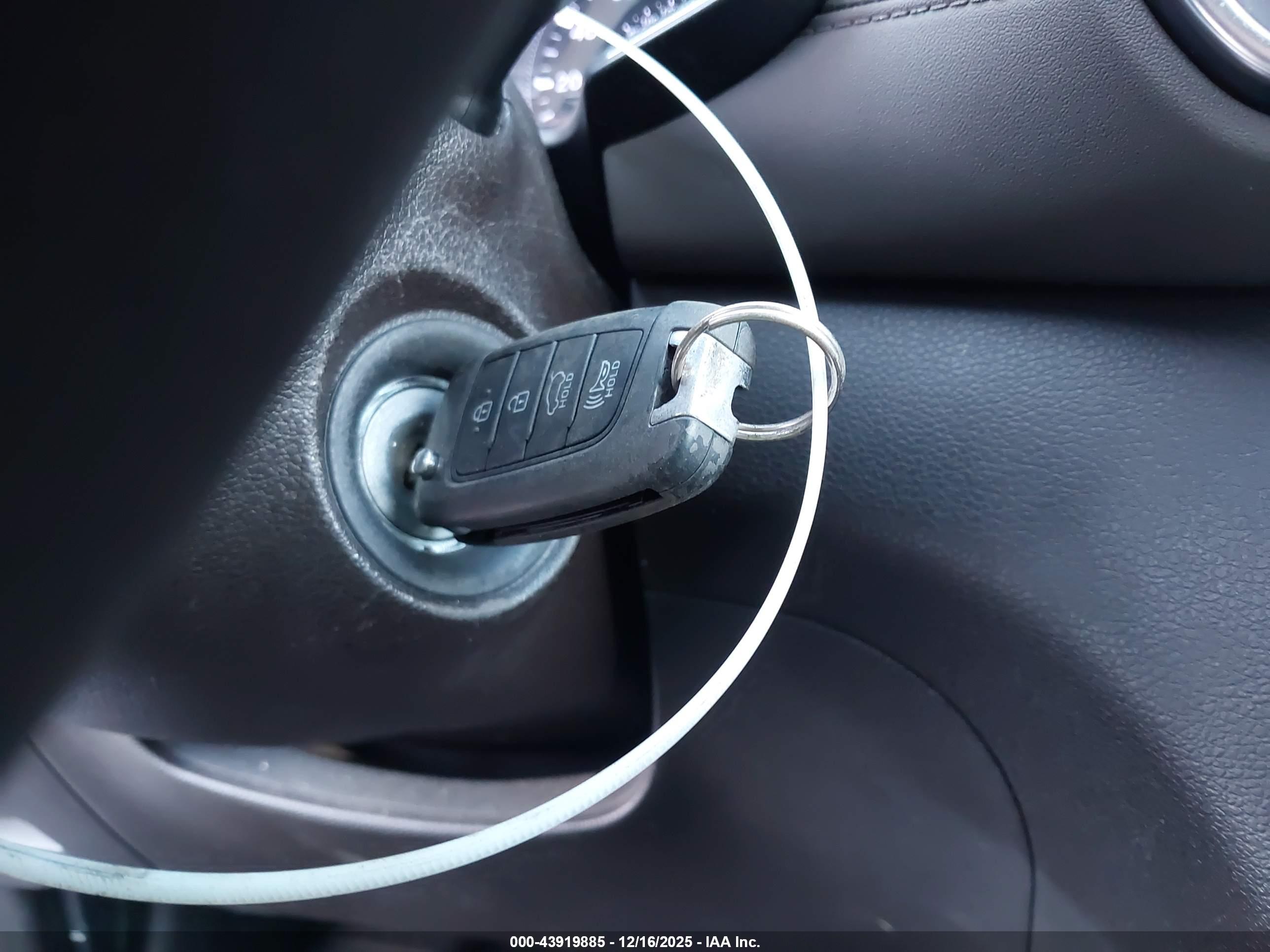HYUNDAI SANTA image 11
