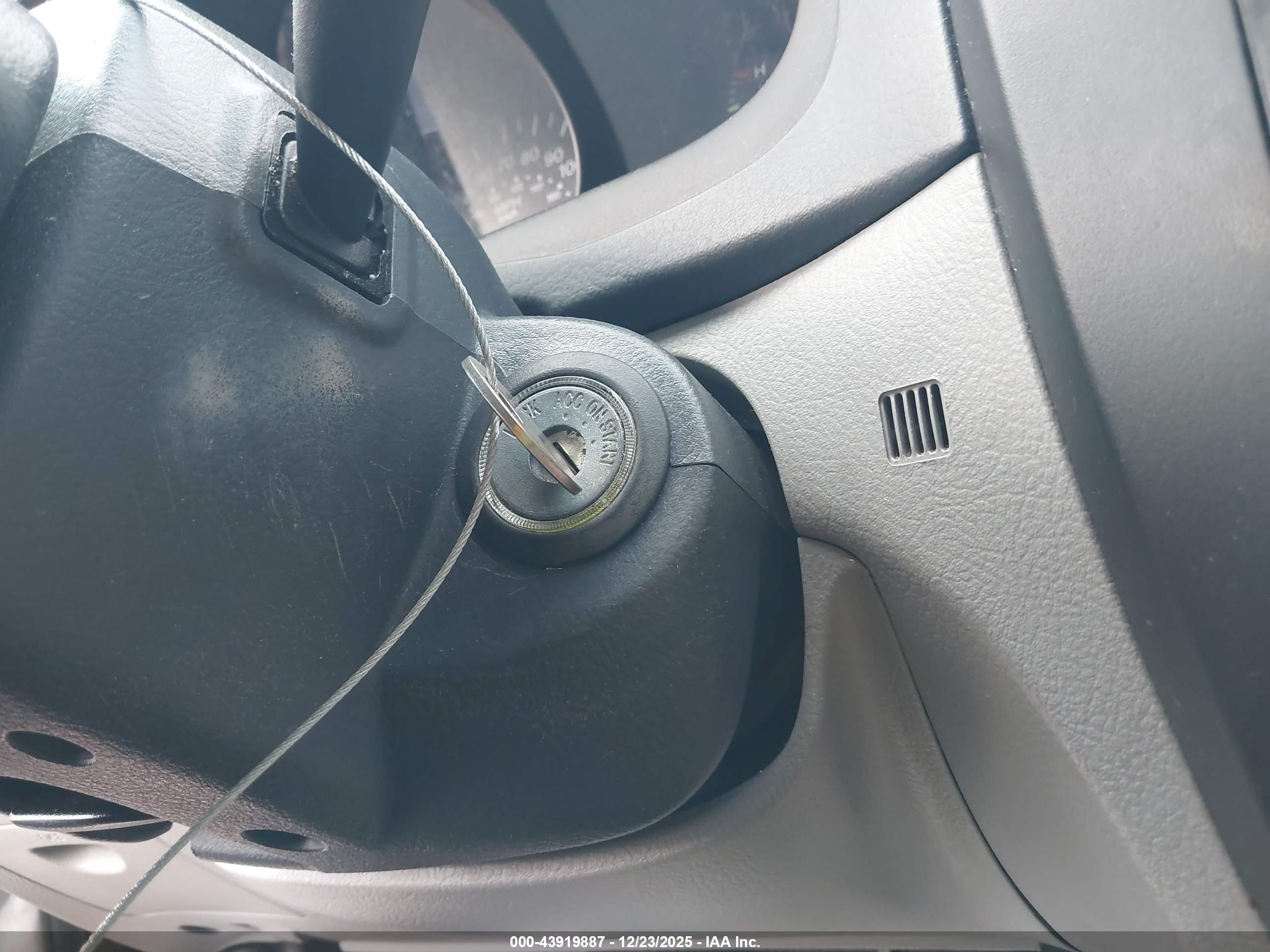KIA SPECTRA image 11