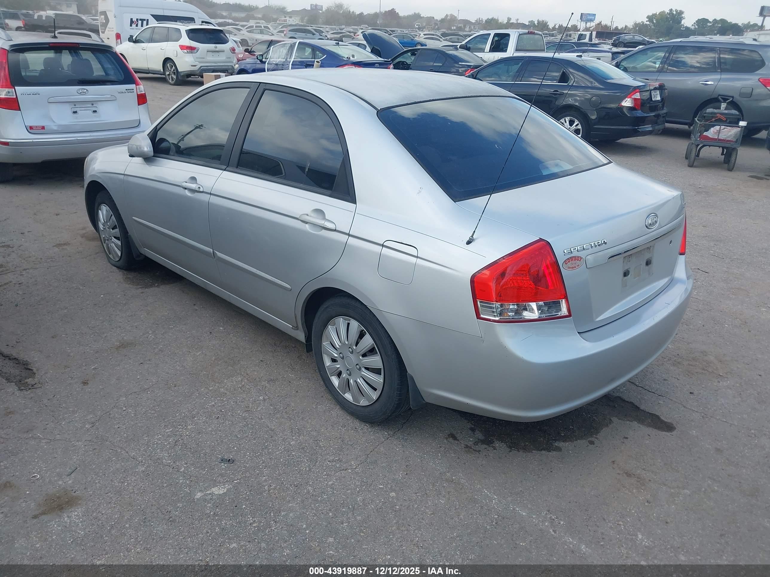 KIA SPECTRA image 3
