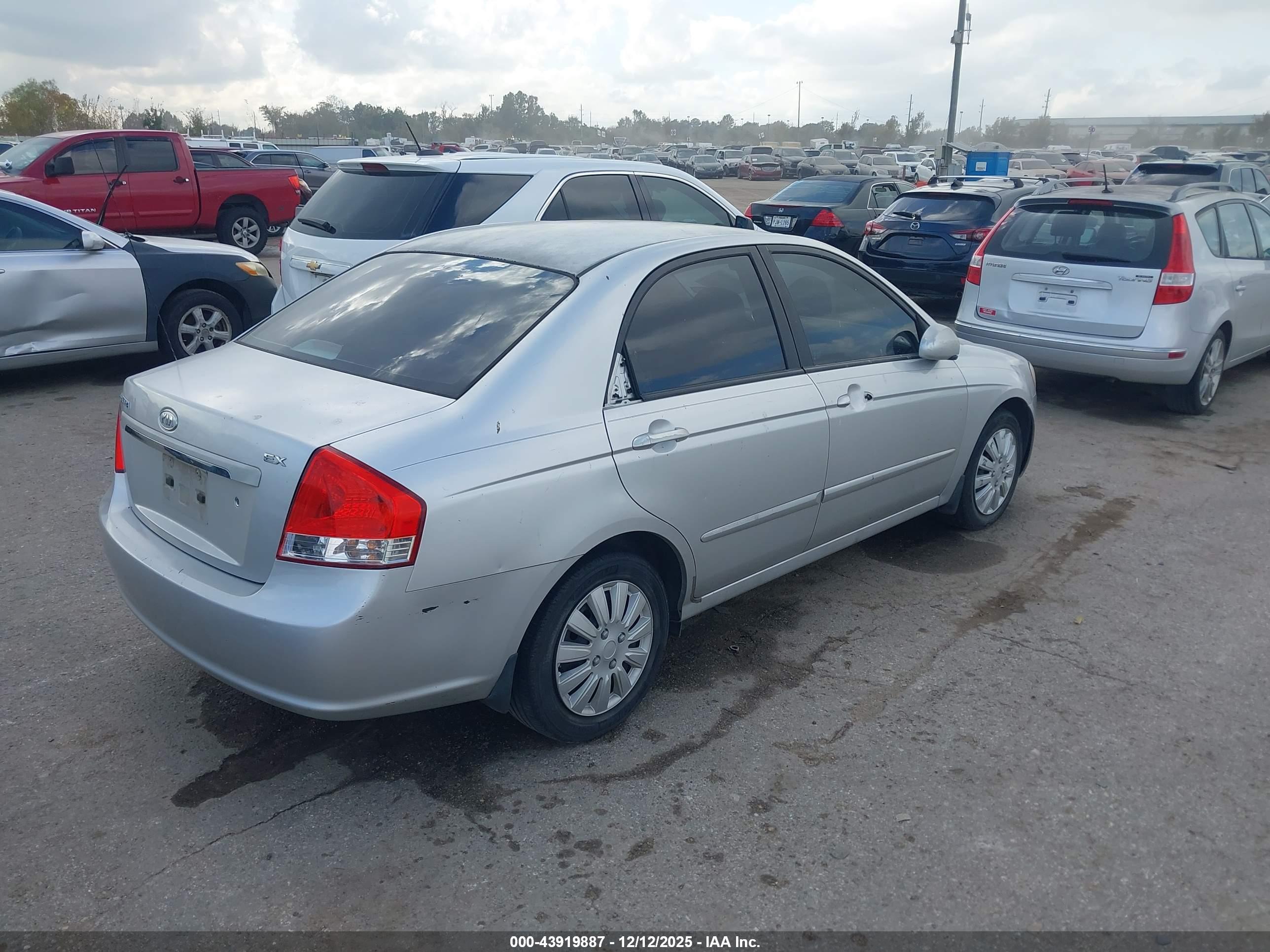 KIA SPECTRA image 4