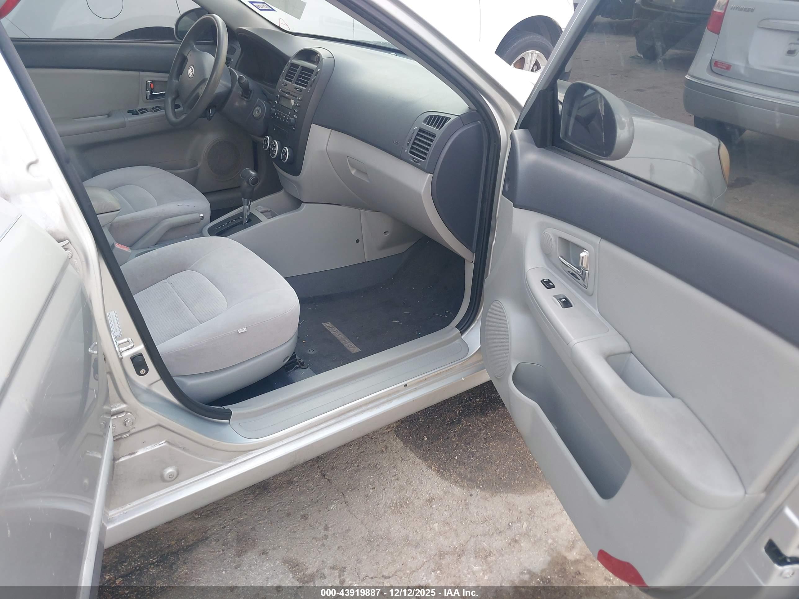 KIA SPECTRA image 5