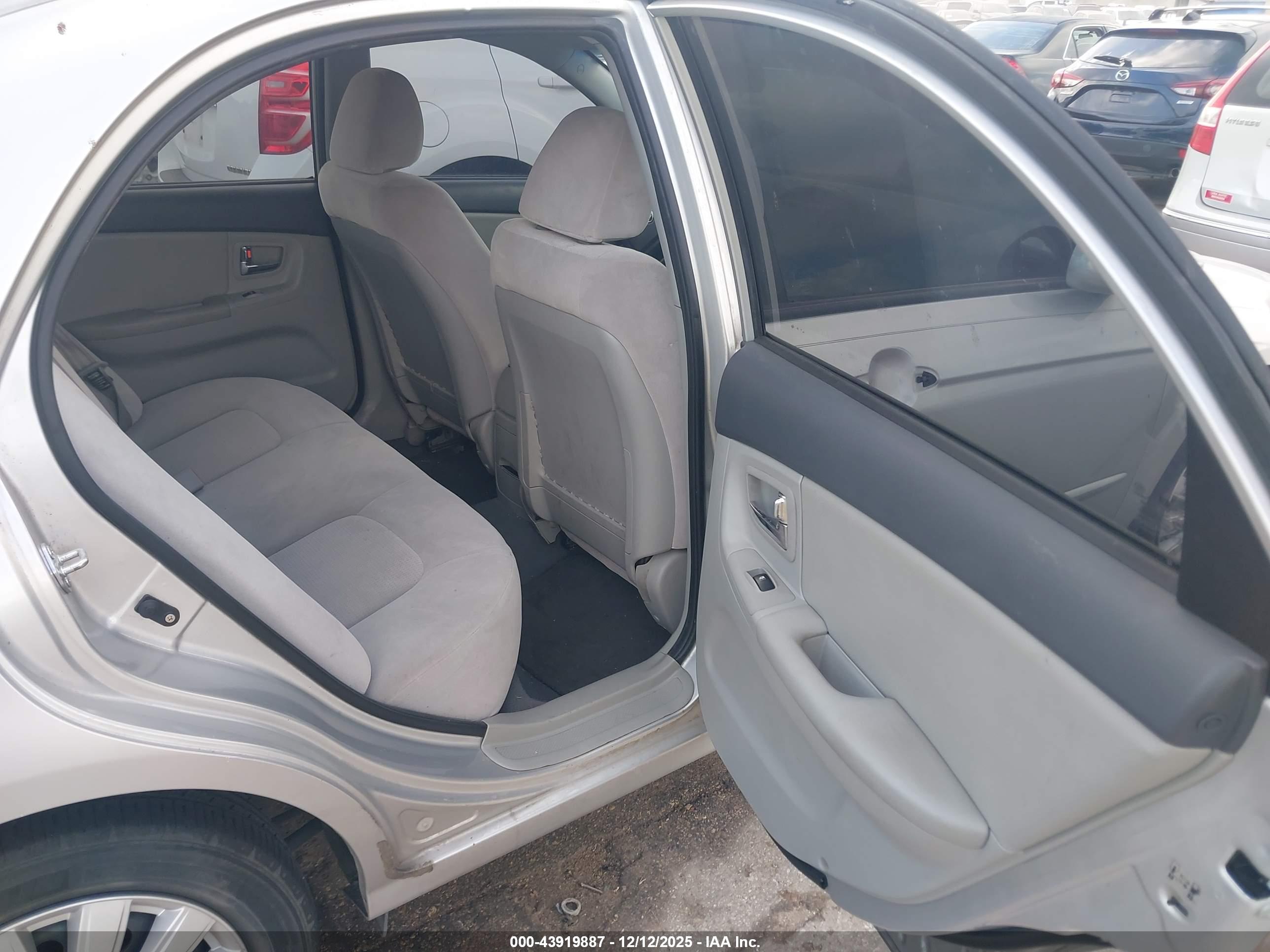 KIA SPECTRA image 8