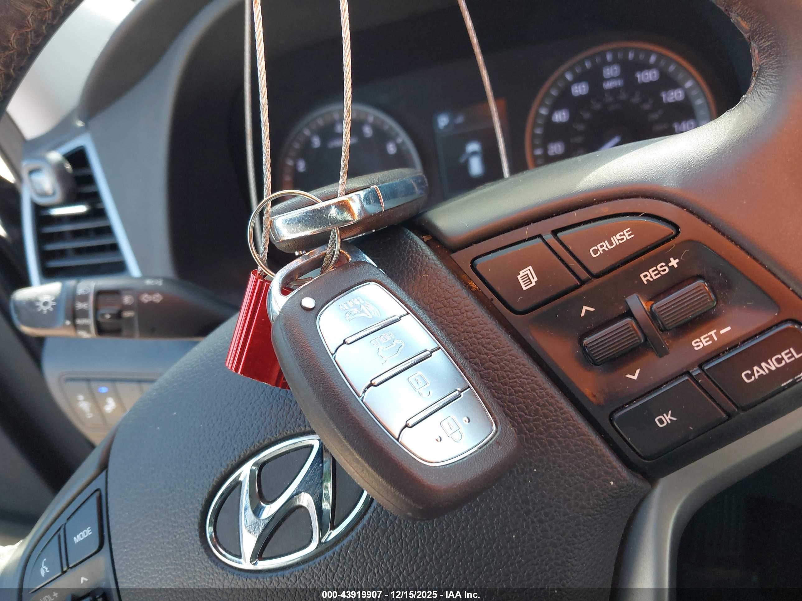 HYUNDAI TUCSON image 11