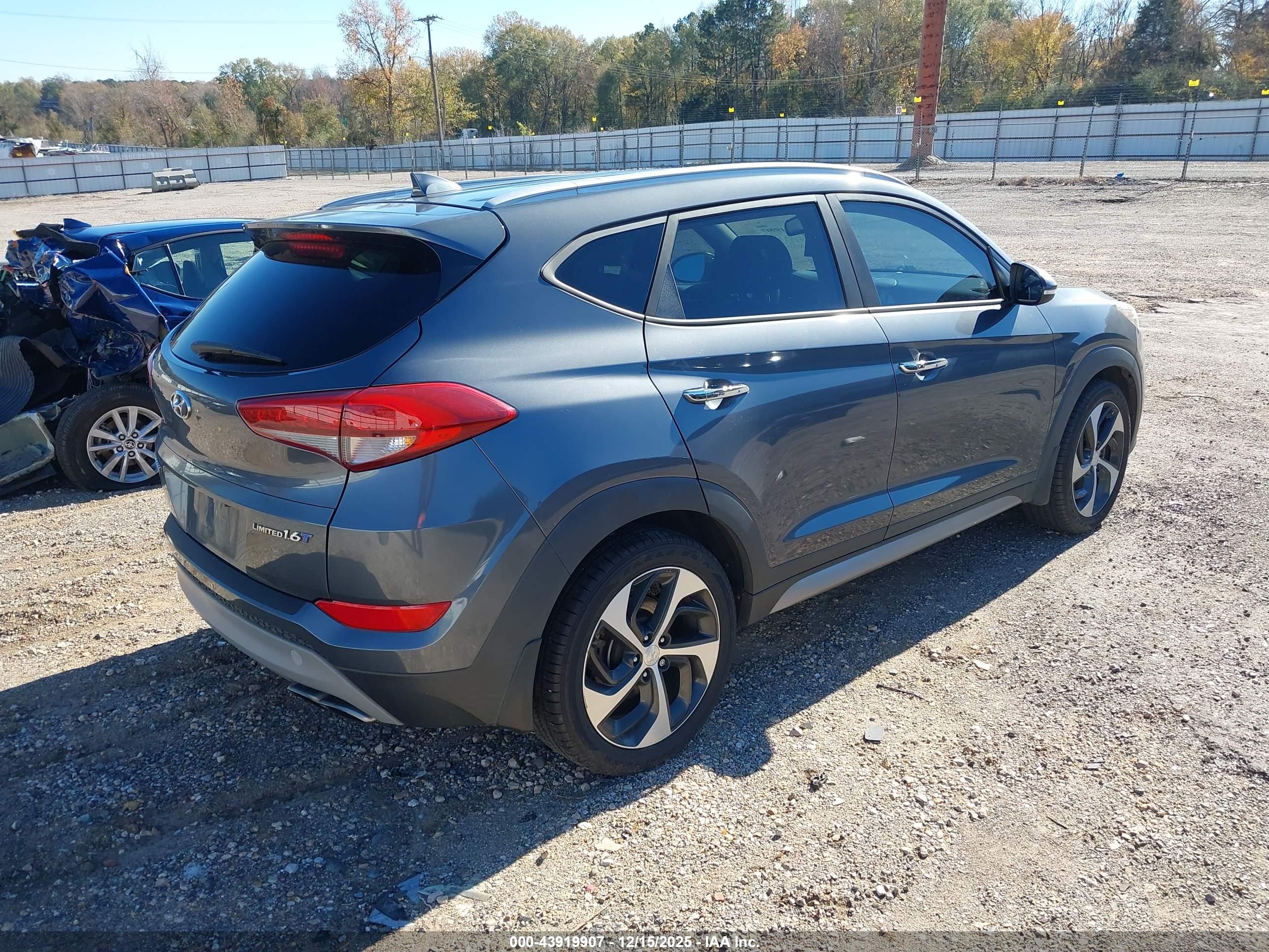 HYUNDAI TUCSON image 4