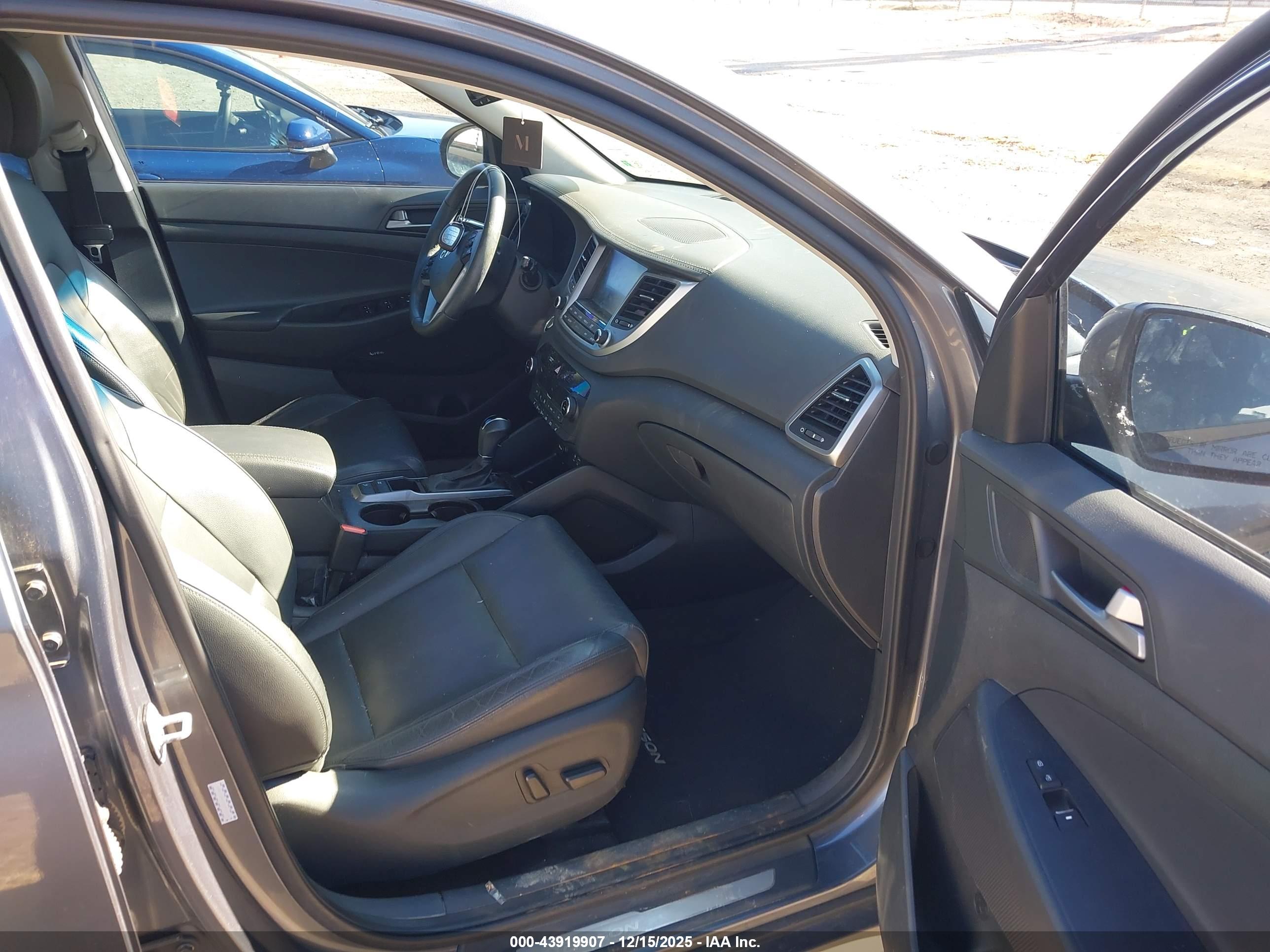 HYUNDAI TUCSON image 5