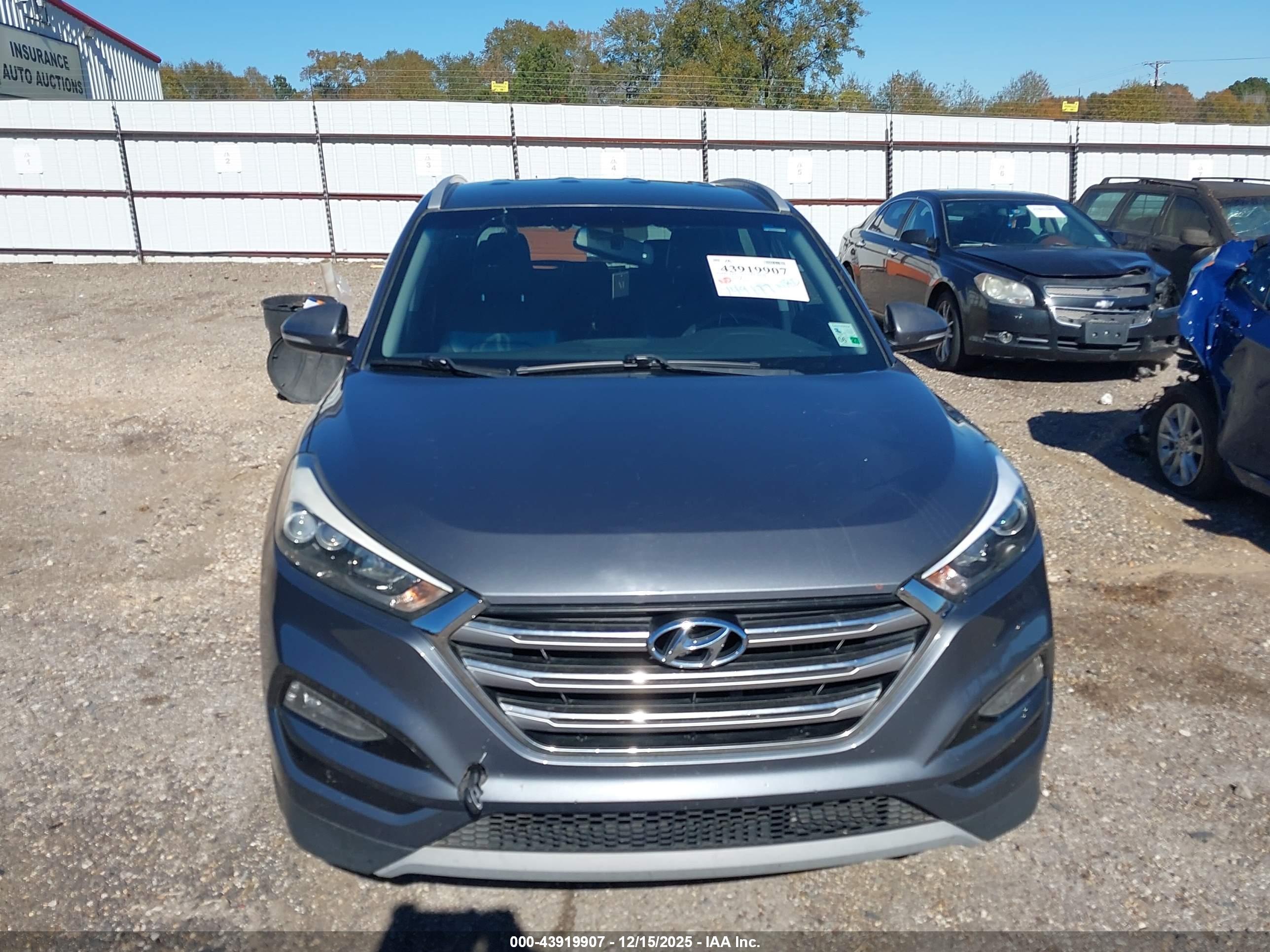 HYUNDAI TUCSON image 6