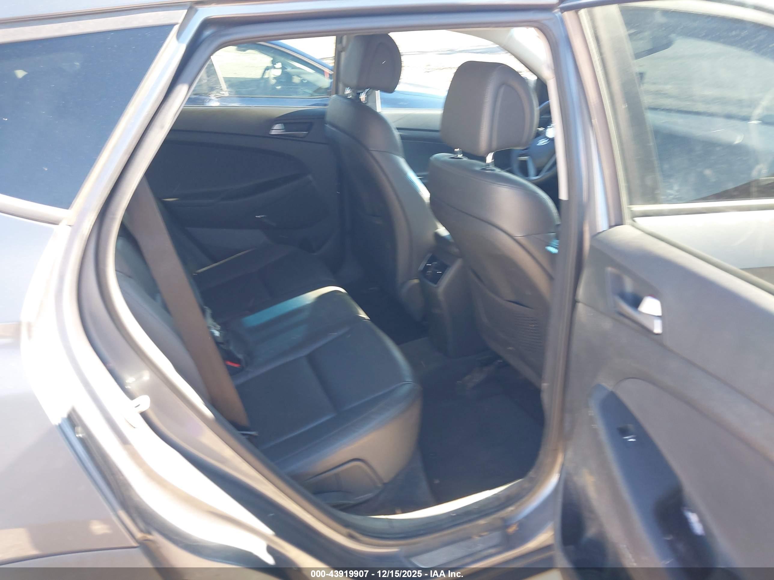 HYUNDAI TUCSON image 8