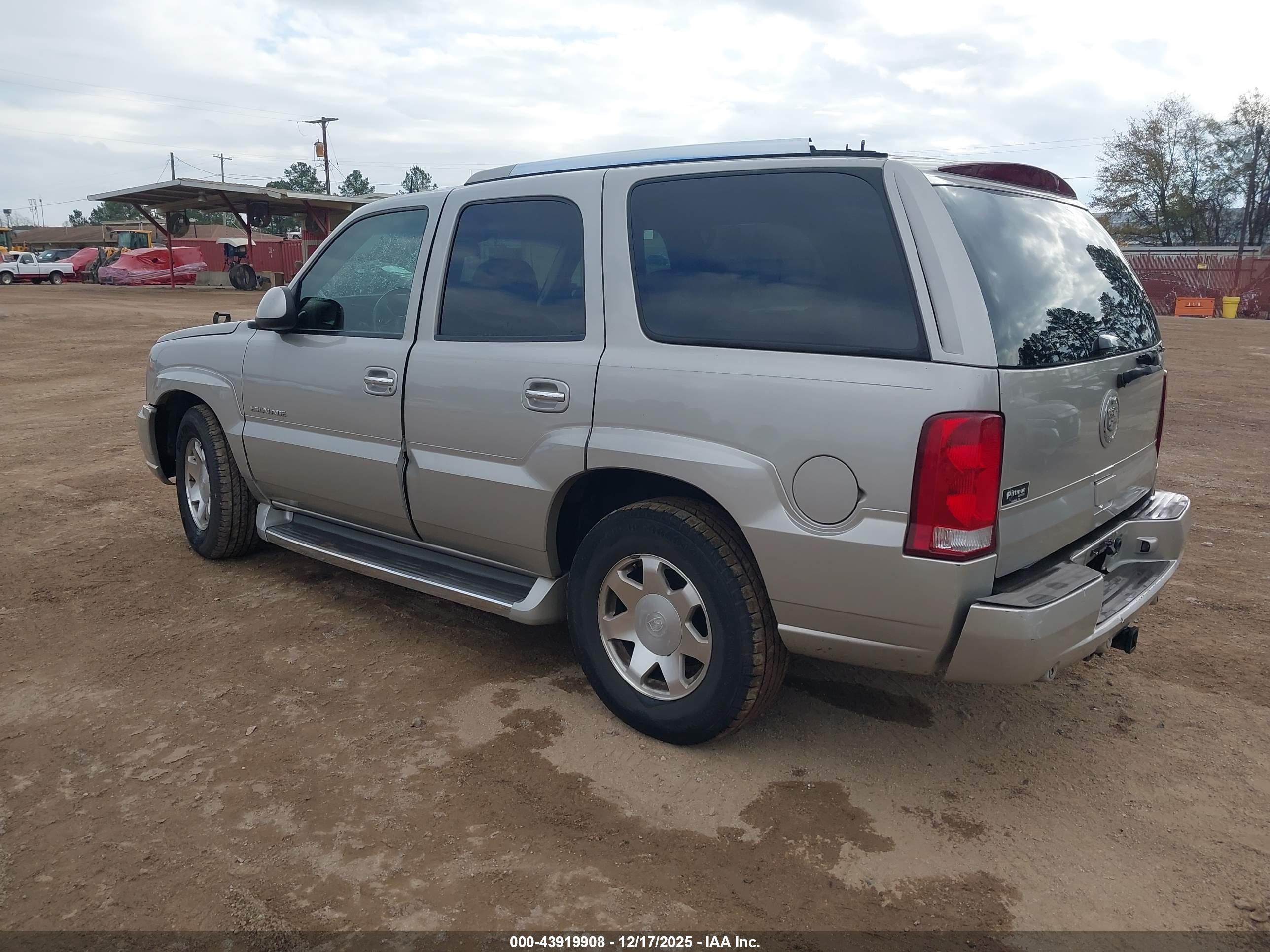 CADILLAC ESCALADE image 3