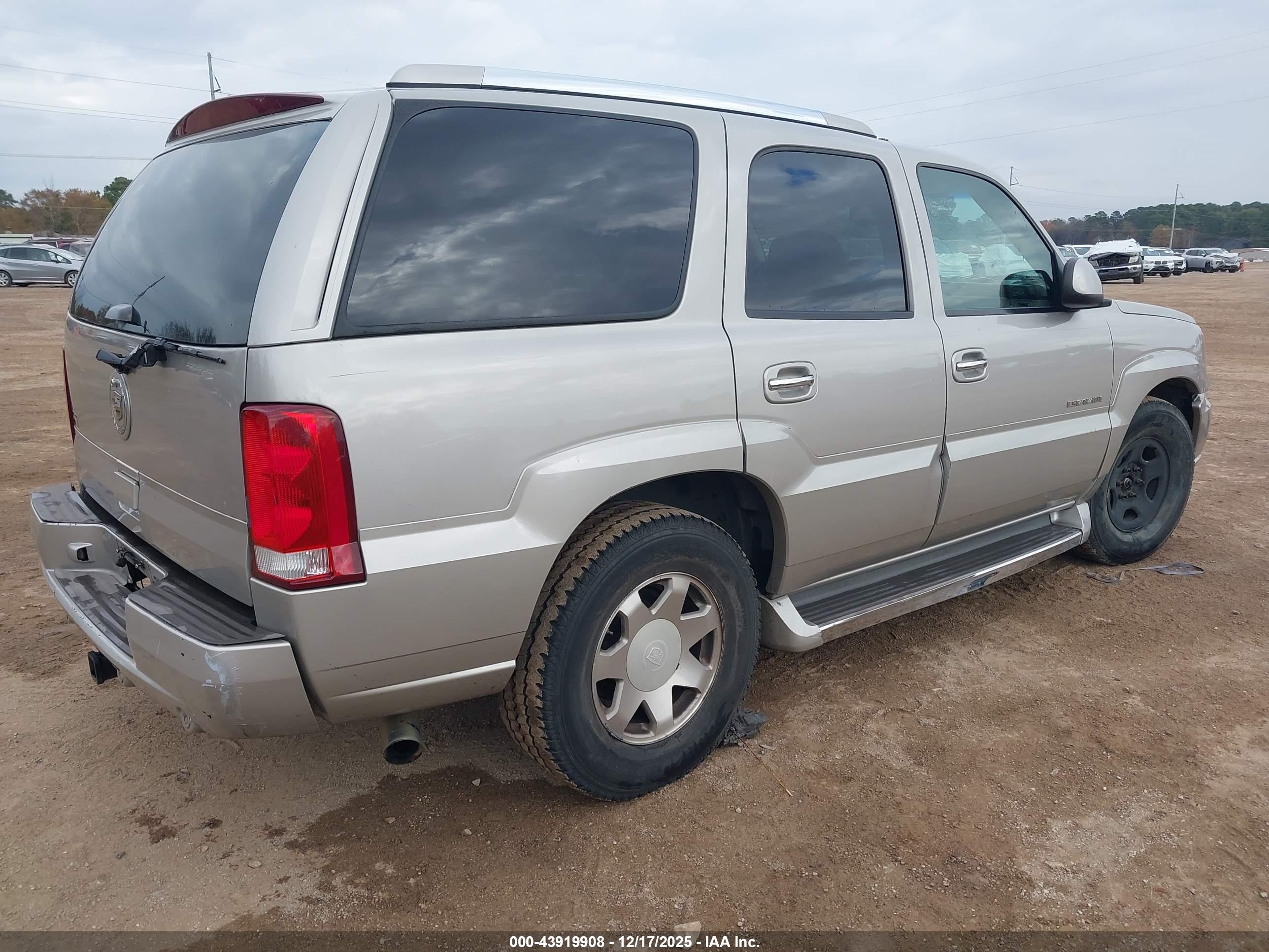 CADILLAC ESCALADE image 4