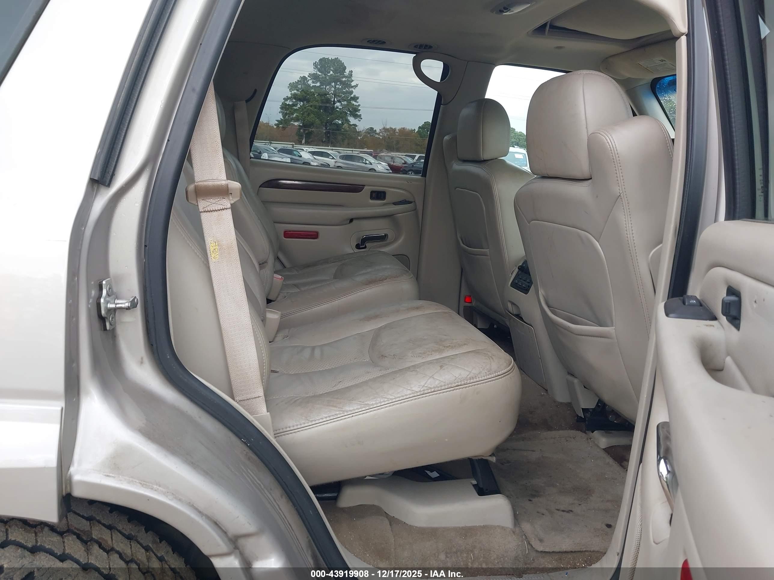 CADILLAC ESCALADE image 8