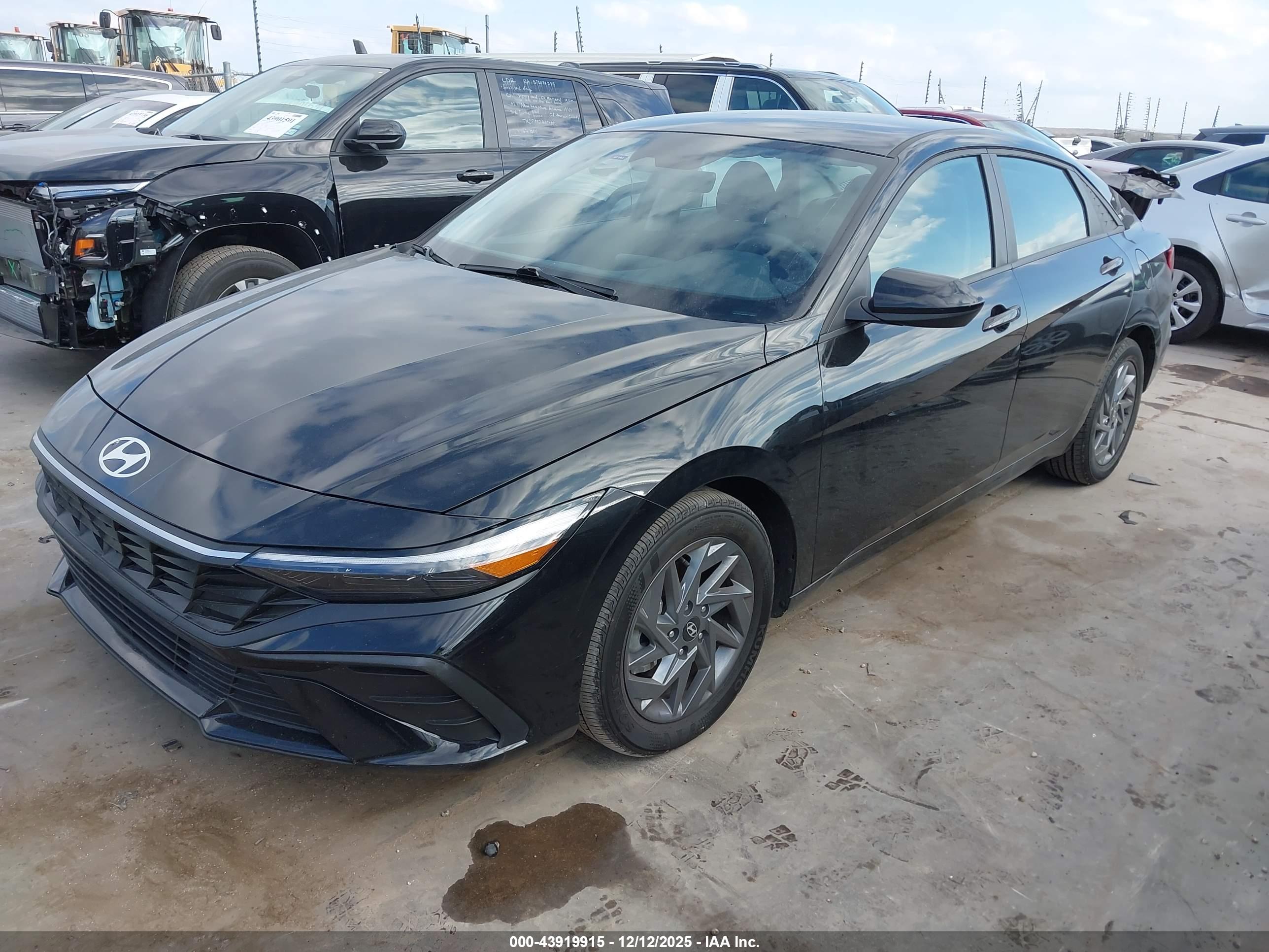 HYUNDAI ELANTRA image 2