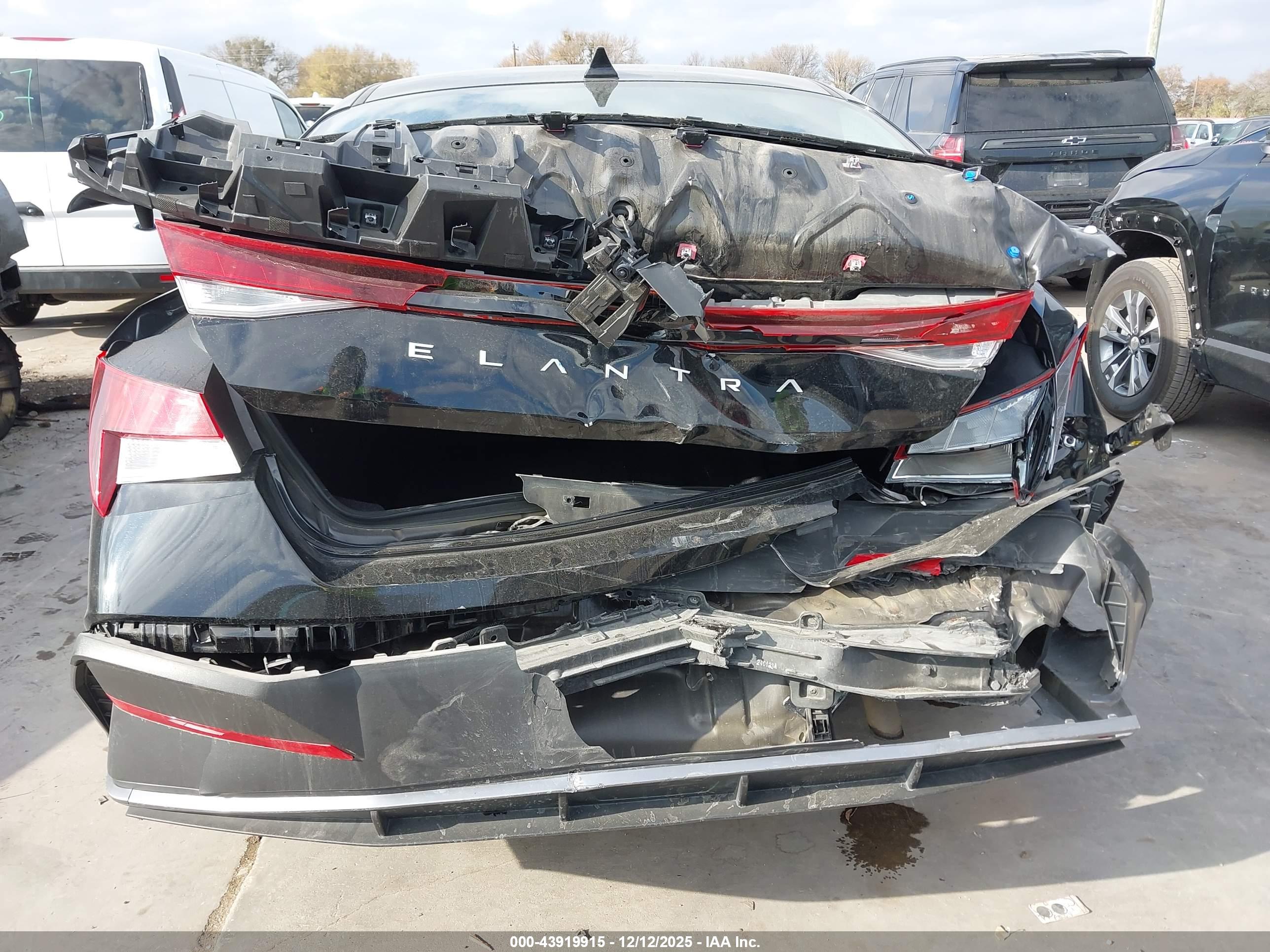 HYUNDAI ELANTRA image 6