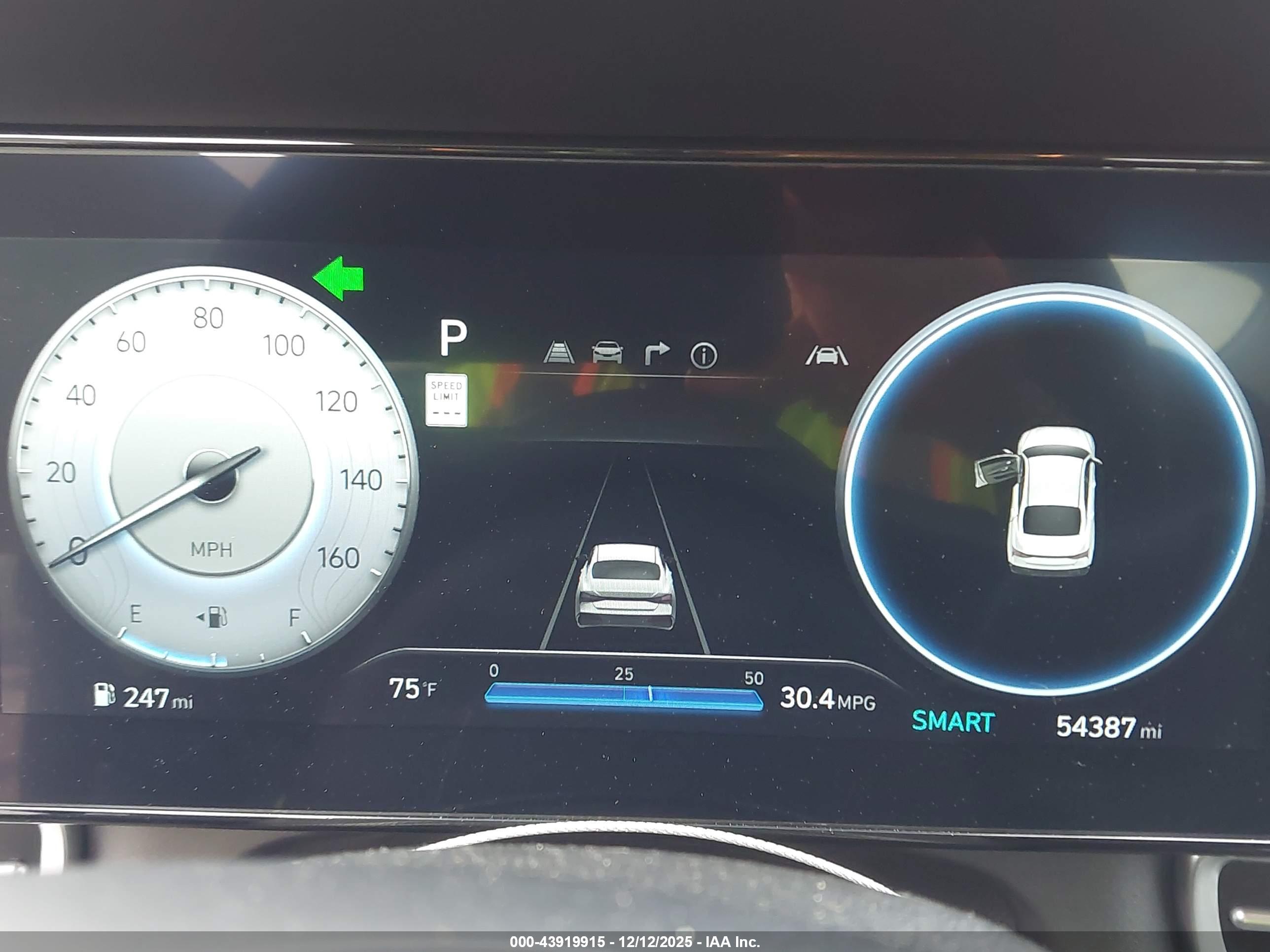 HYUNDAI ELANTRA image 7