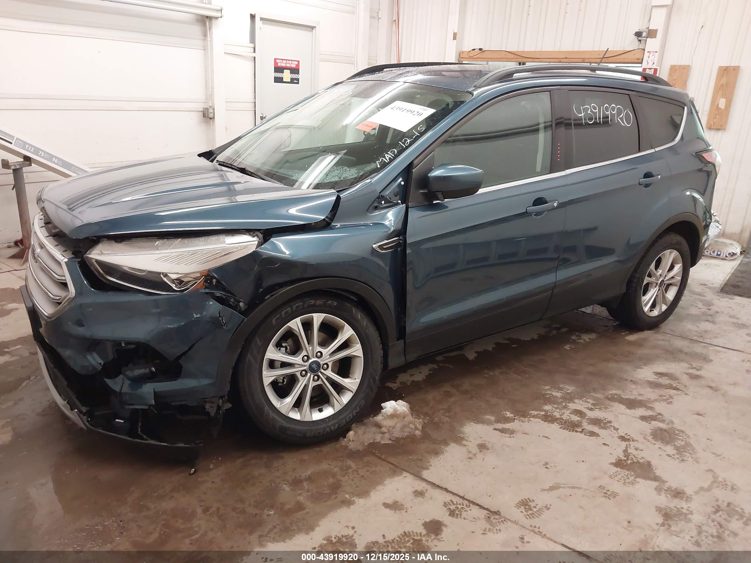 FORD ESCAPE image 2