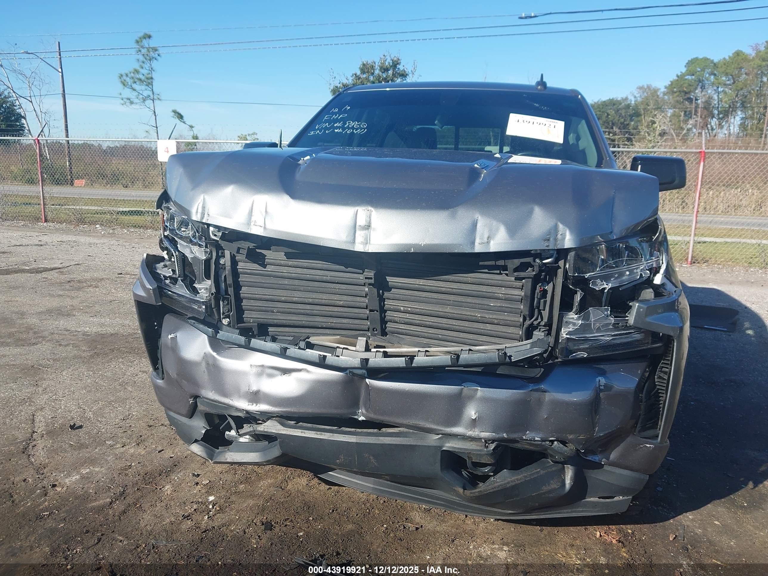 CHEVROLET SILVERADO image 6